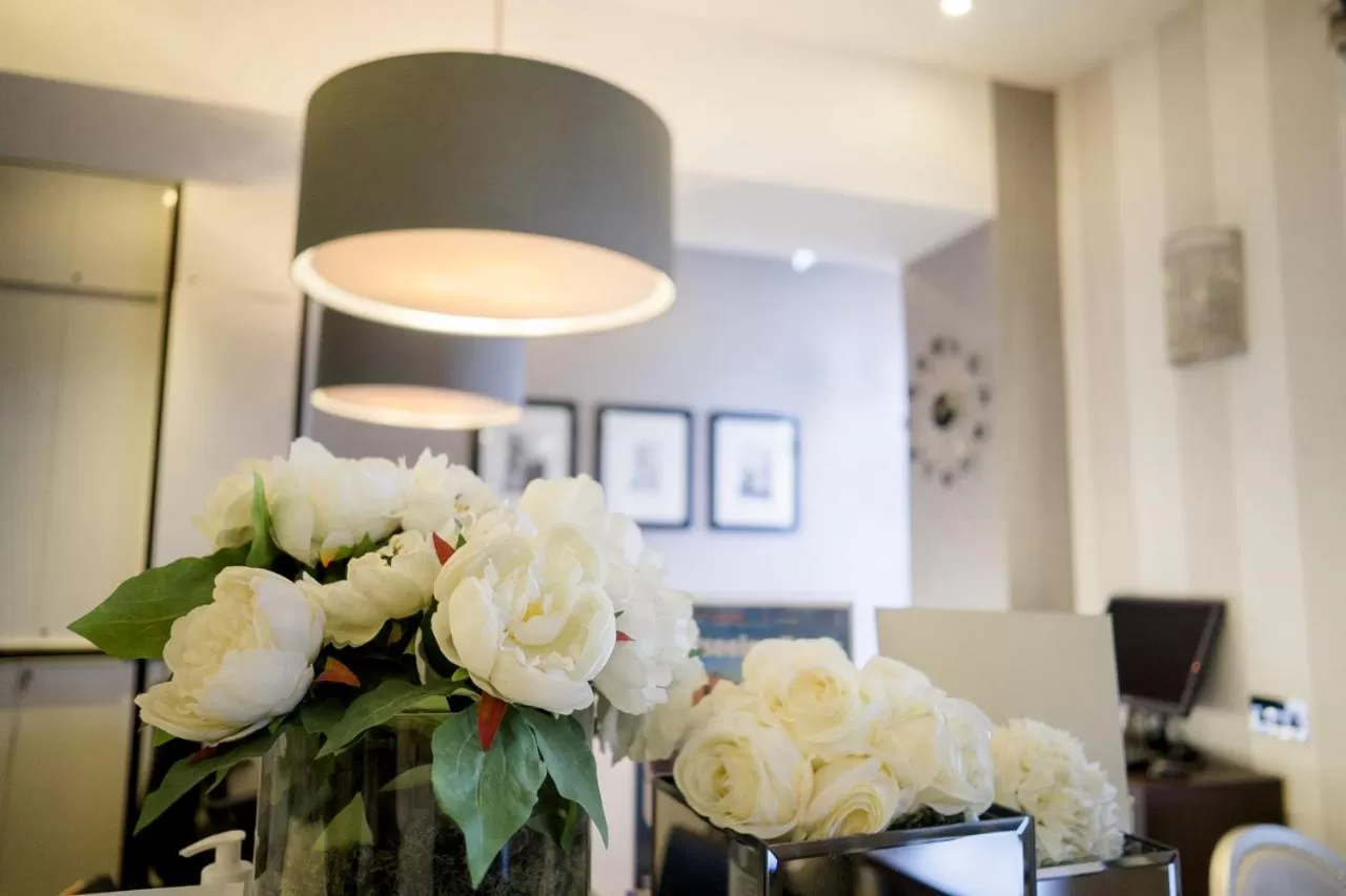 Lobby or reception in Best Western Buckingham Palace Rd