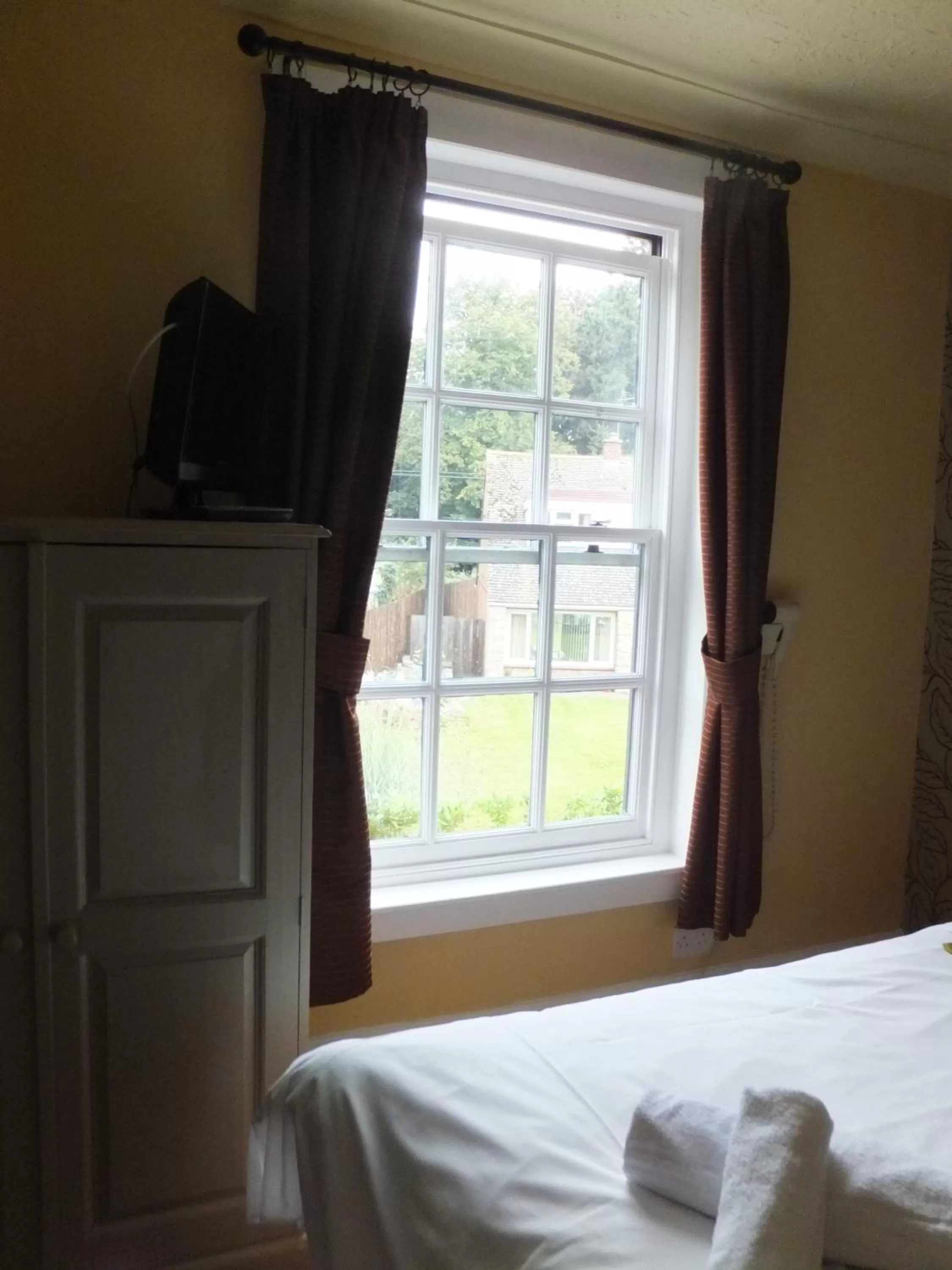 View (from property/room), Bed in The Red Lion, Stretham