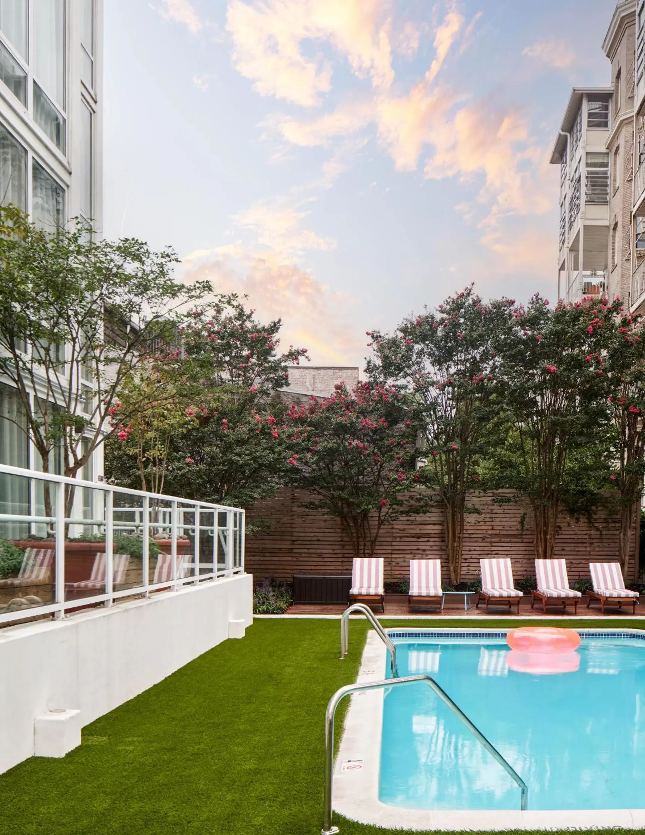 Swimming pool in Generator Hotel Washington DC Swimming pool in Generator Hotel Washington DC