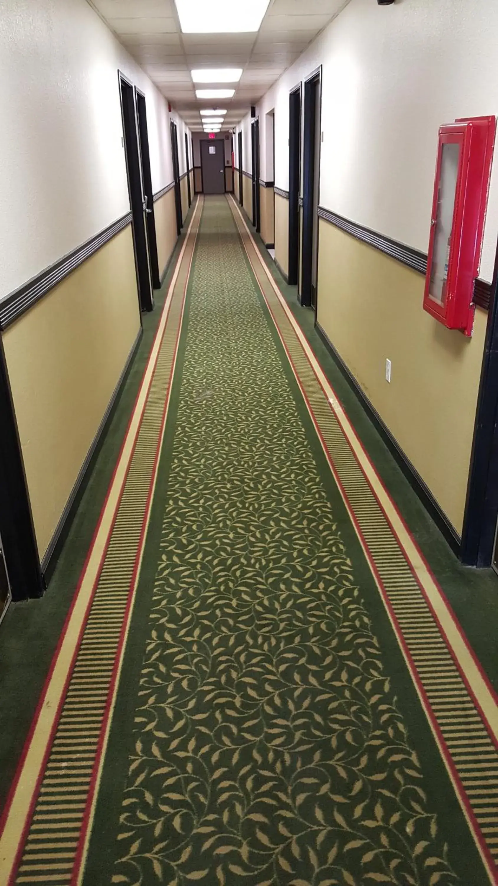 Property building in Gurnee Motel Property building in Gurnee Motel