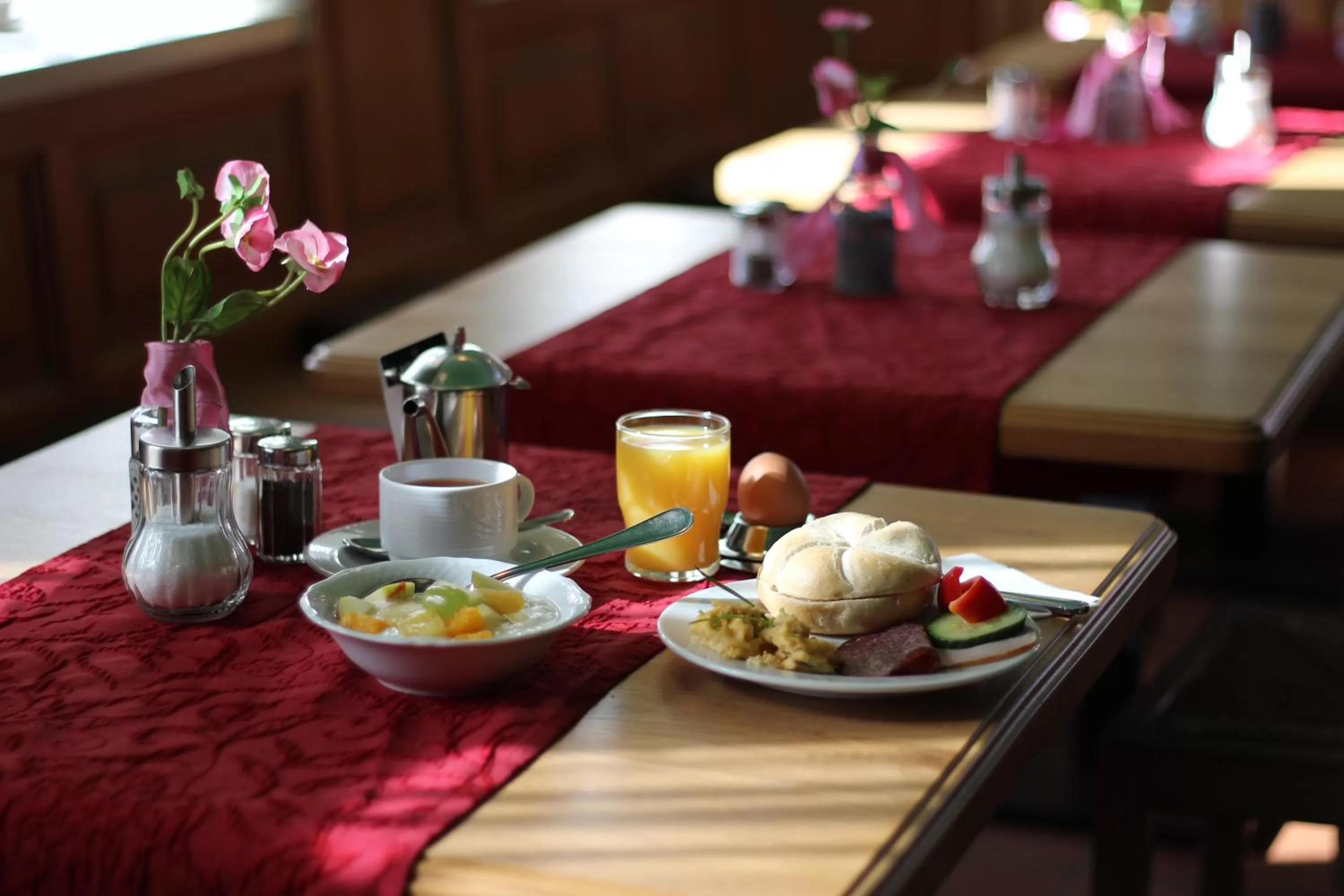 Restaurant/places to eat in An der Persiluhr Stadt-gut-Hotel