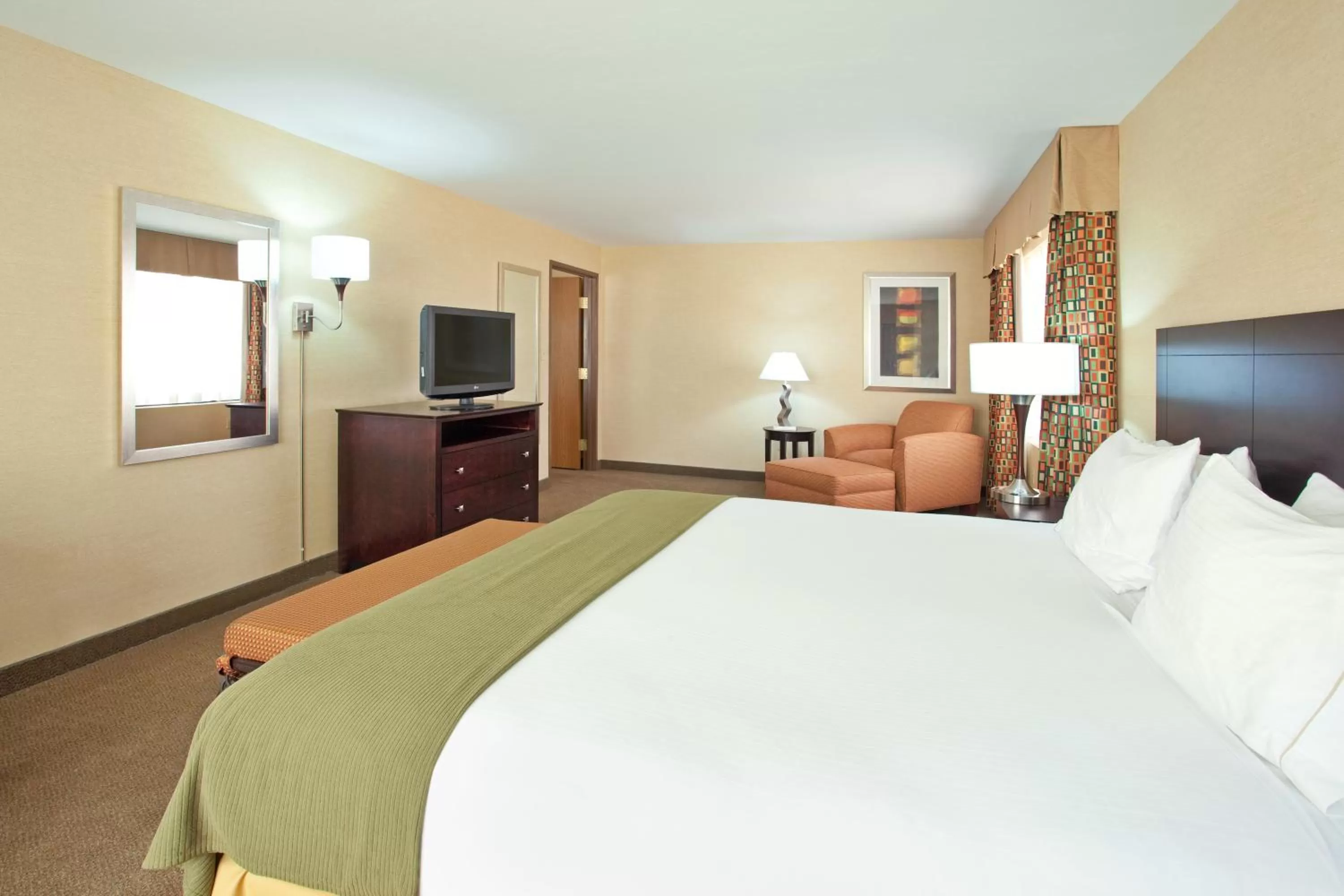 Photo of the whole room, Bed in Holiday Inn Express Hotel & Suites Nogales by IHG