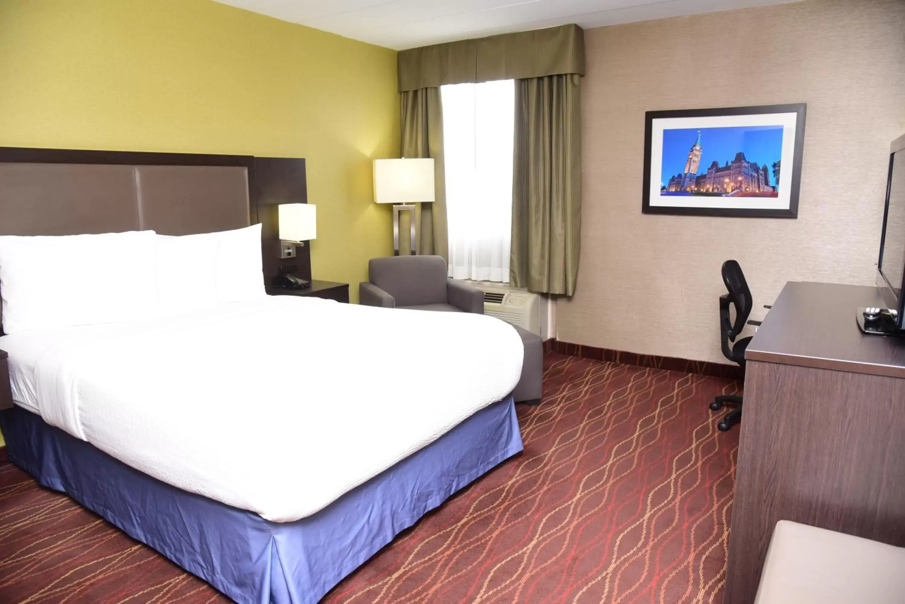 Bedroom, Bed in Days Inn by Wyndham Ottawa