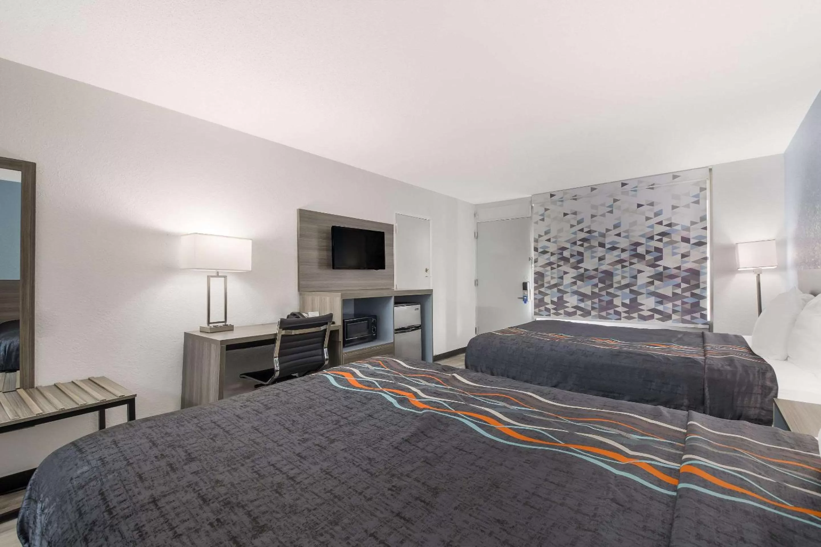 Bedroom, Bed in Rodeway Inn Cleveland TN I-75