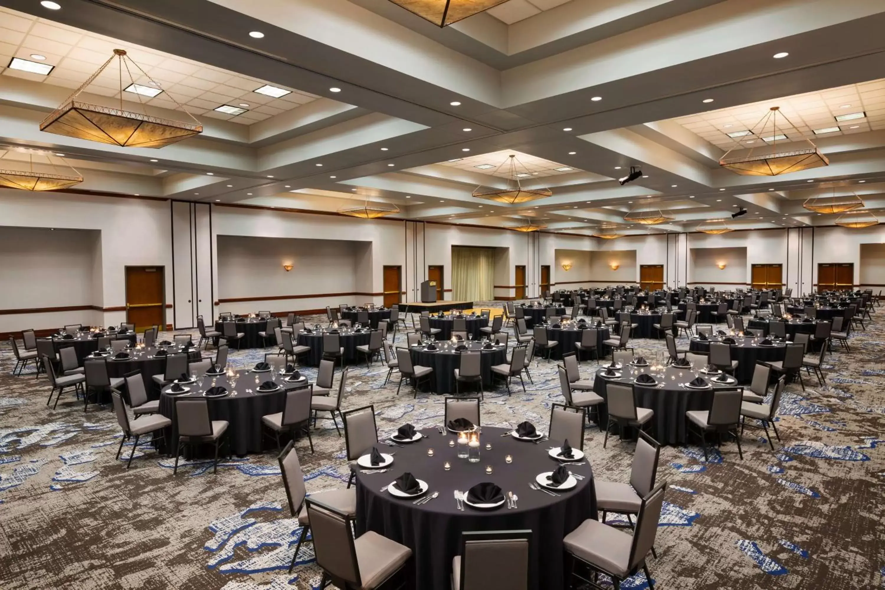 Meeting/conference room, Restaurant/Places to Eat in Embassy Suites Dallas - DFW Airport North