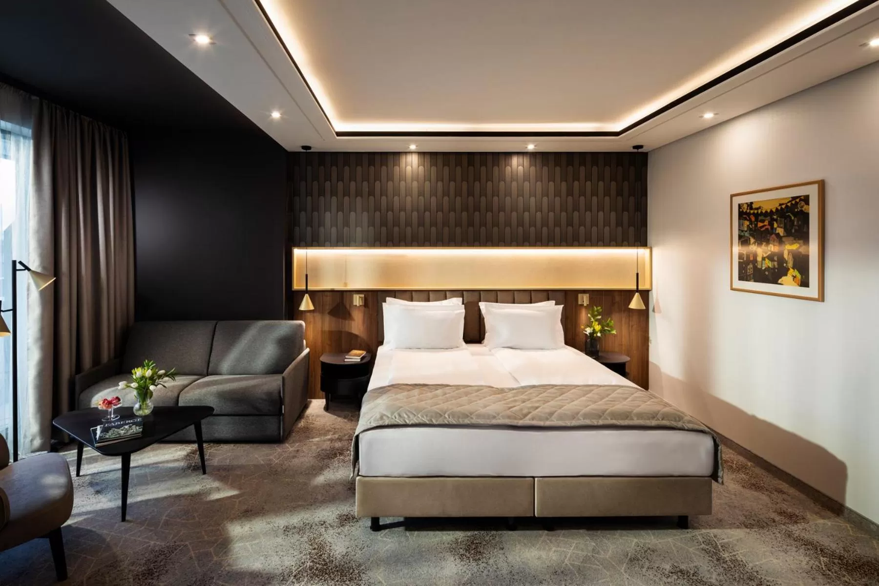 Bed in Kings' Valley Medical & Spa Hotel