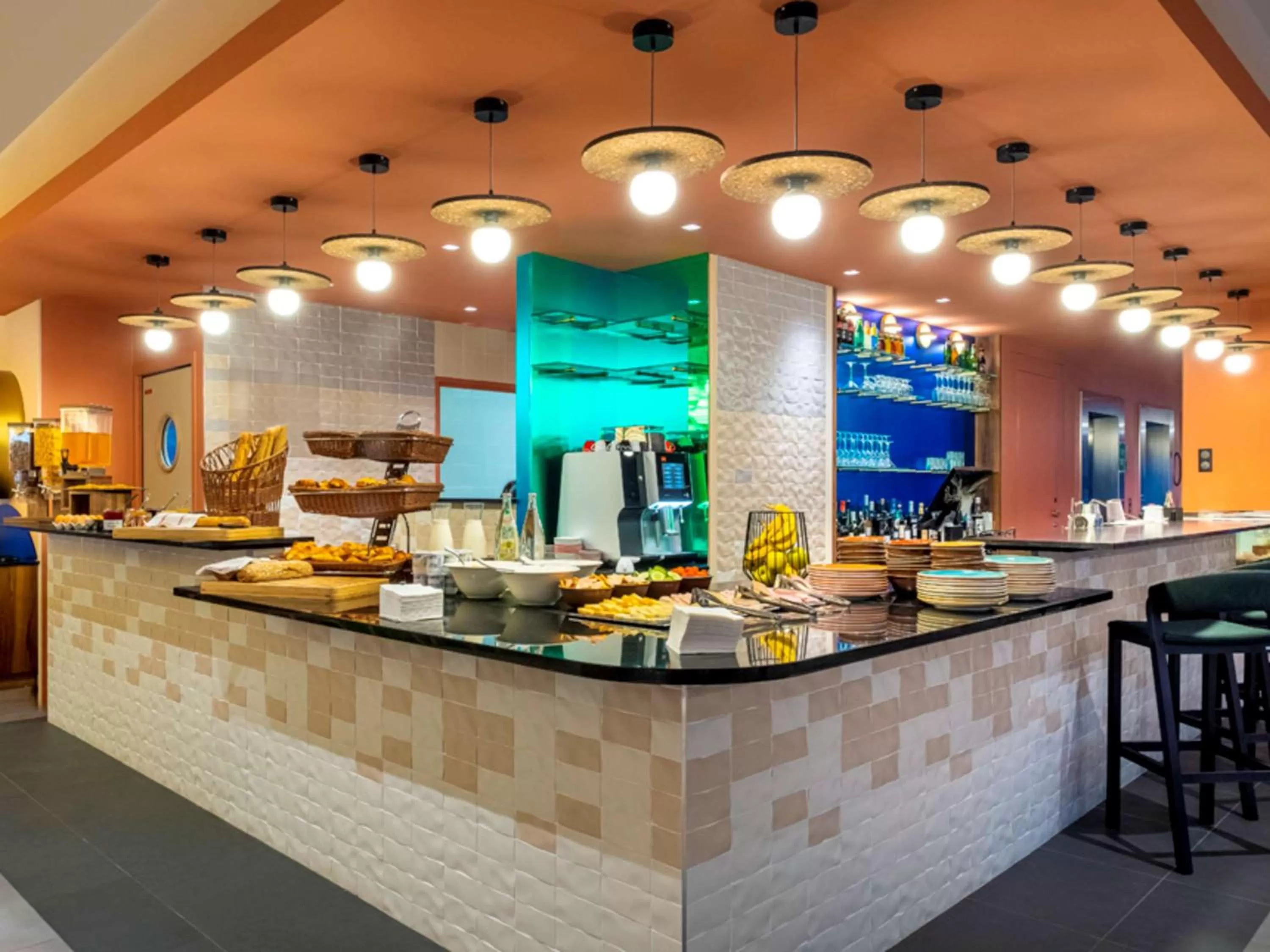 Restaurant/places to eat in ibis Styles Paris Meteor Avenue d'Italie