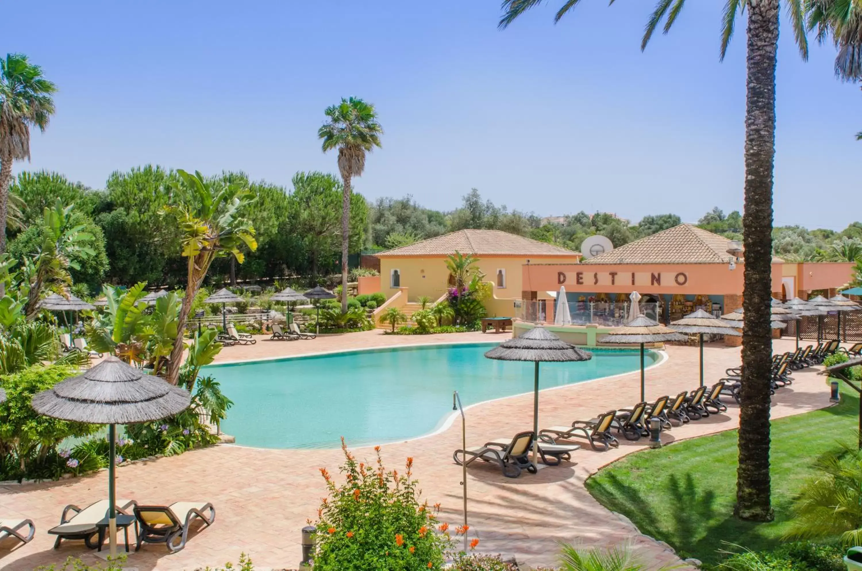 Swimming pool, Pool View in Jardim da Meia Praia Resort