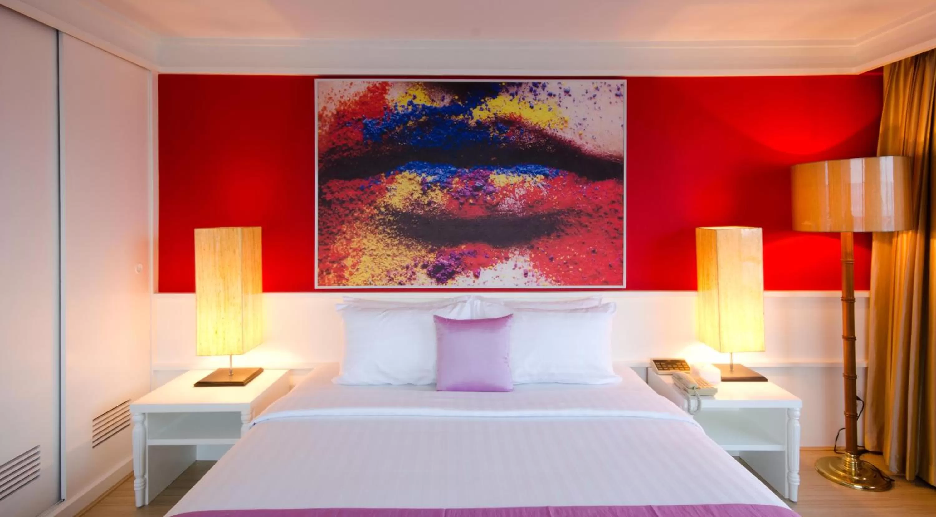 Bed in Tongtara Riverview Hotel