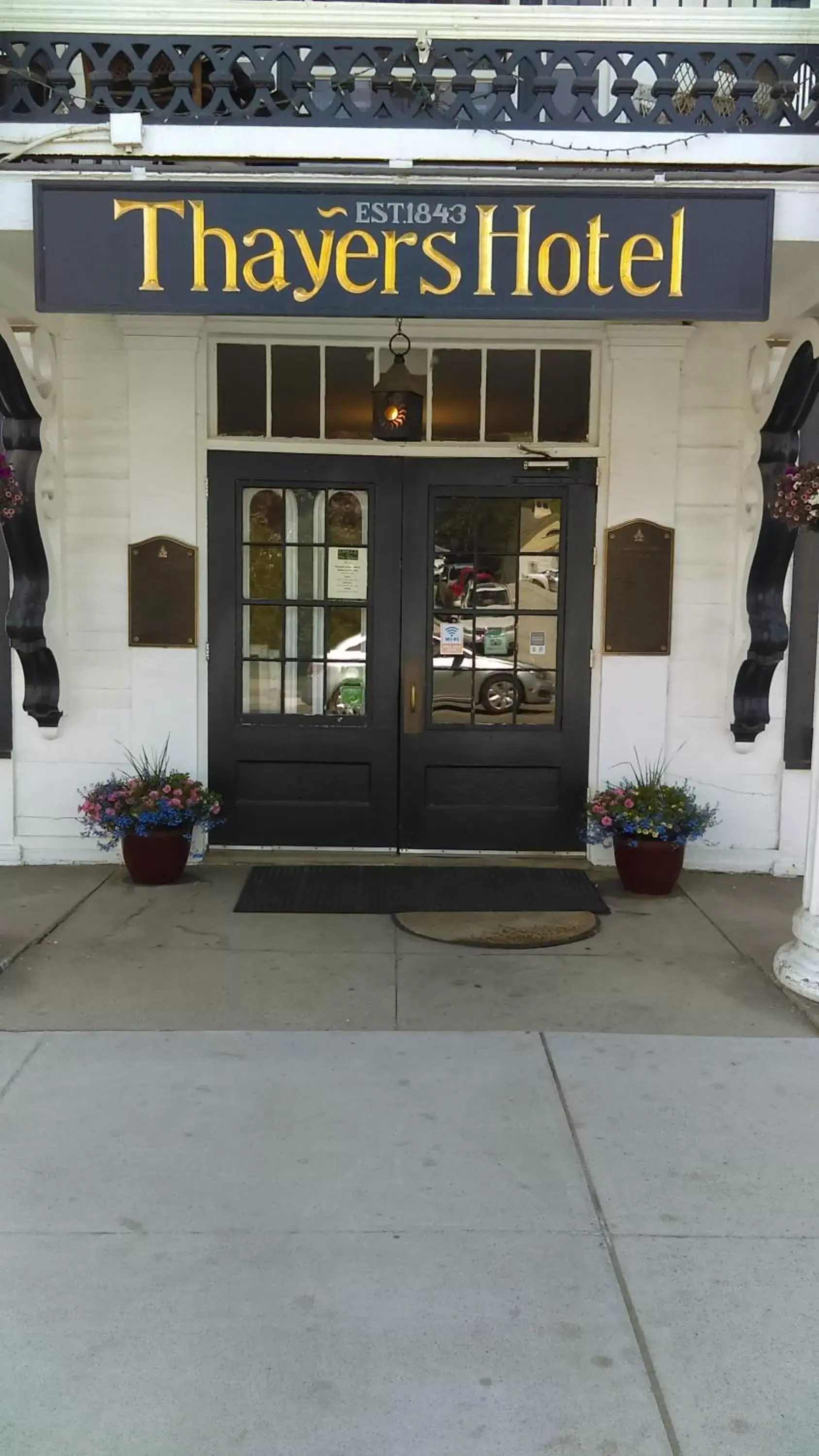 Facade/entrance in Thayers Inn Facade/entrance in Thayers Inn