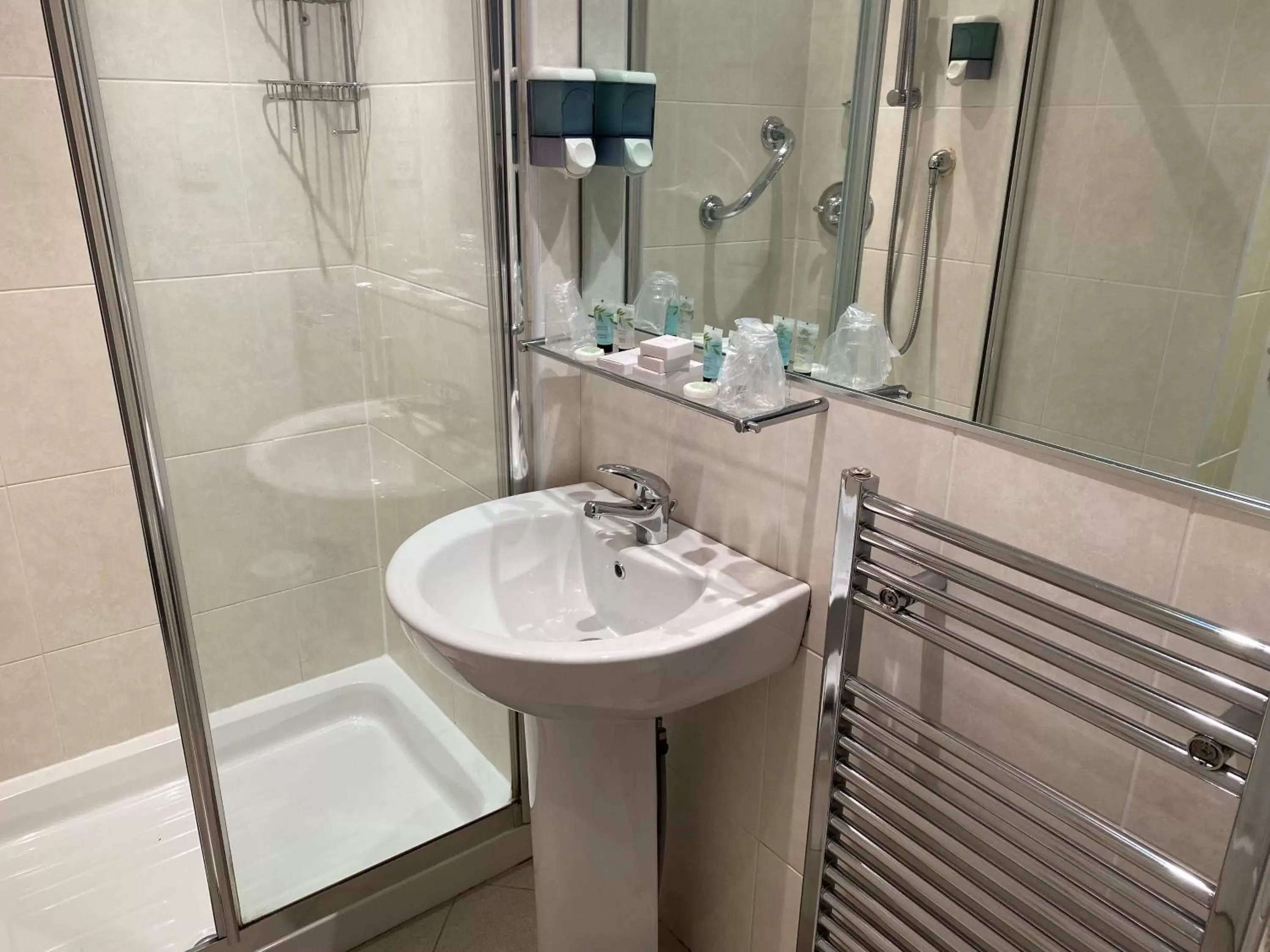 Bathroom in Avonbridge Hotel