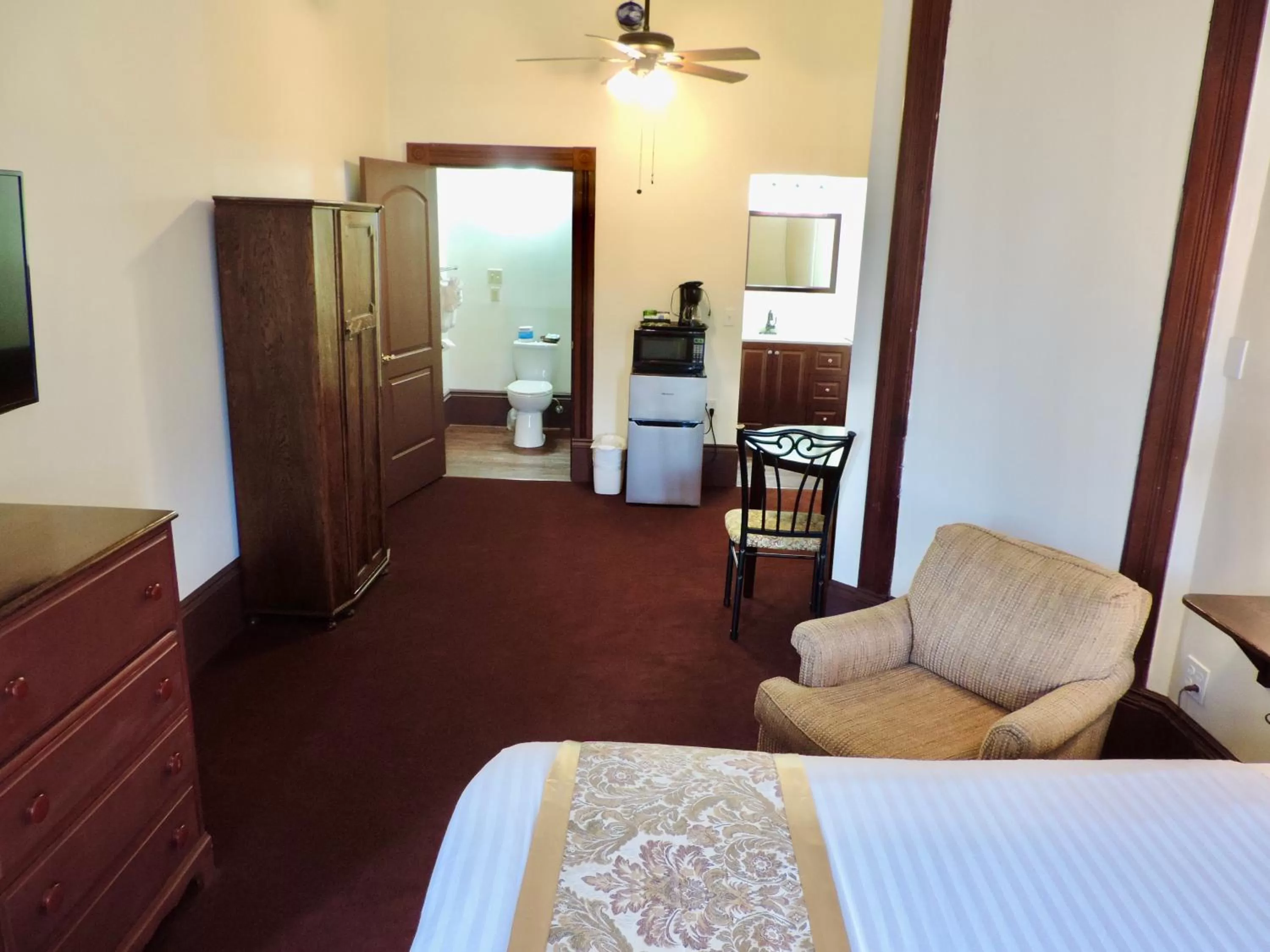 Bed in The Monarch Hotel