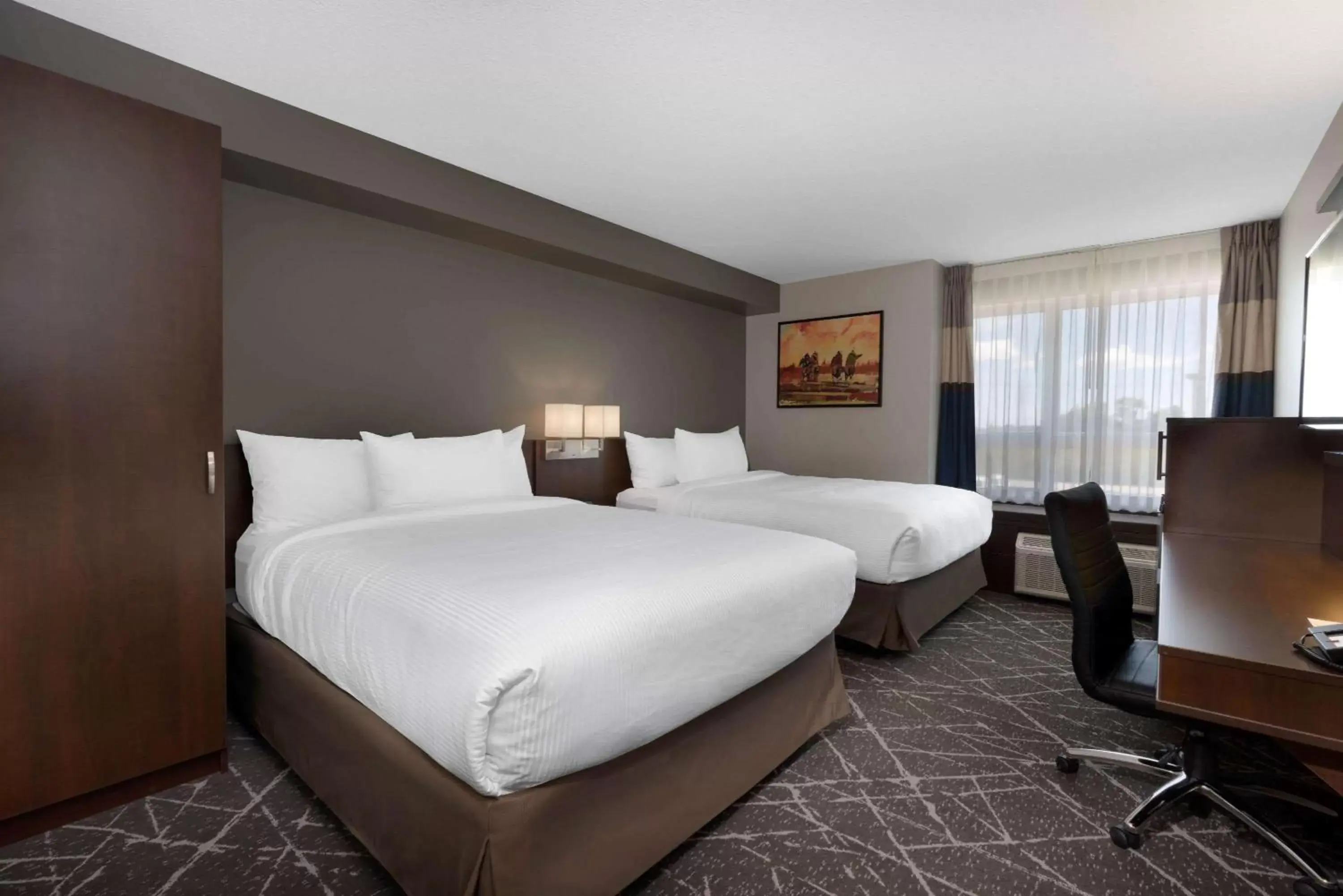 Photo of the whole room, Bed in Microtel Inn & Suites by Wyndham Portage La Prairie