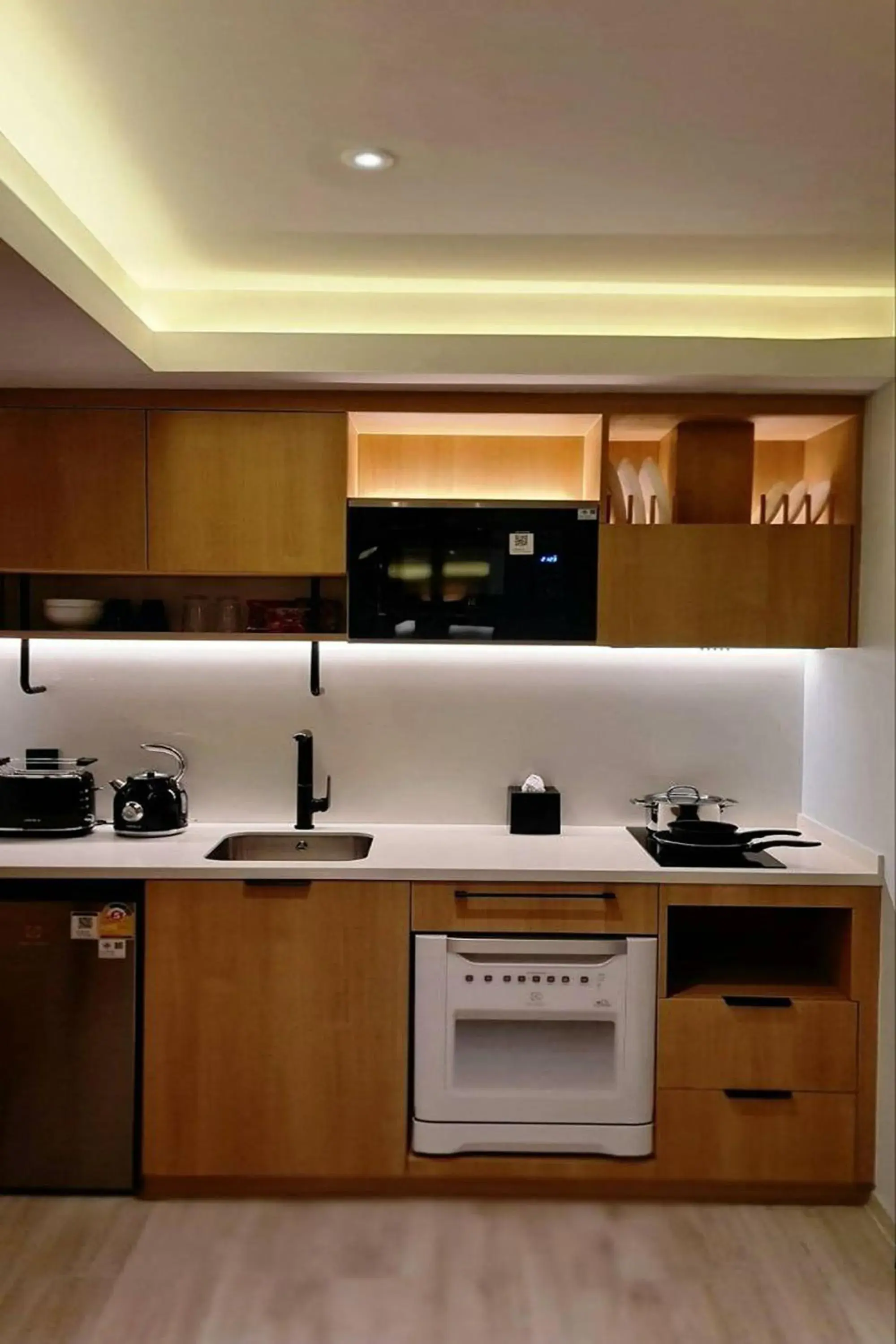 kitchen, Kitchen/Kitchenette in The SACHA Apart-Hotel Thonglor