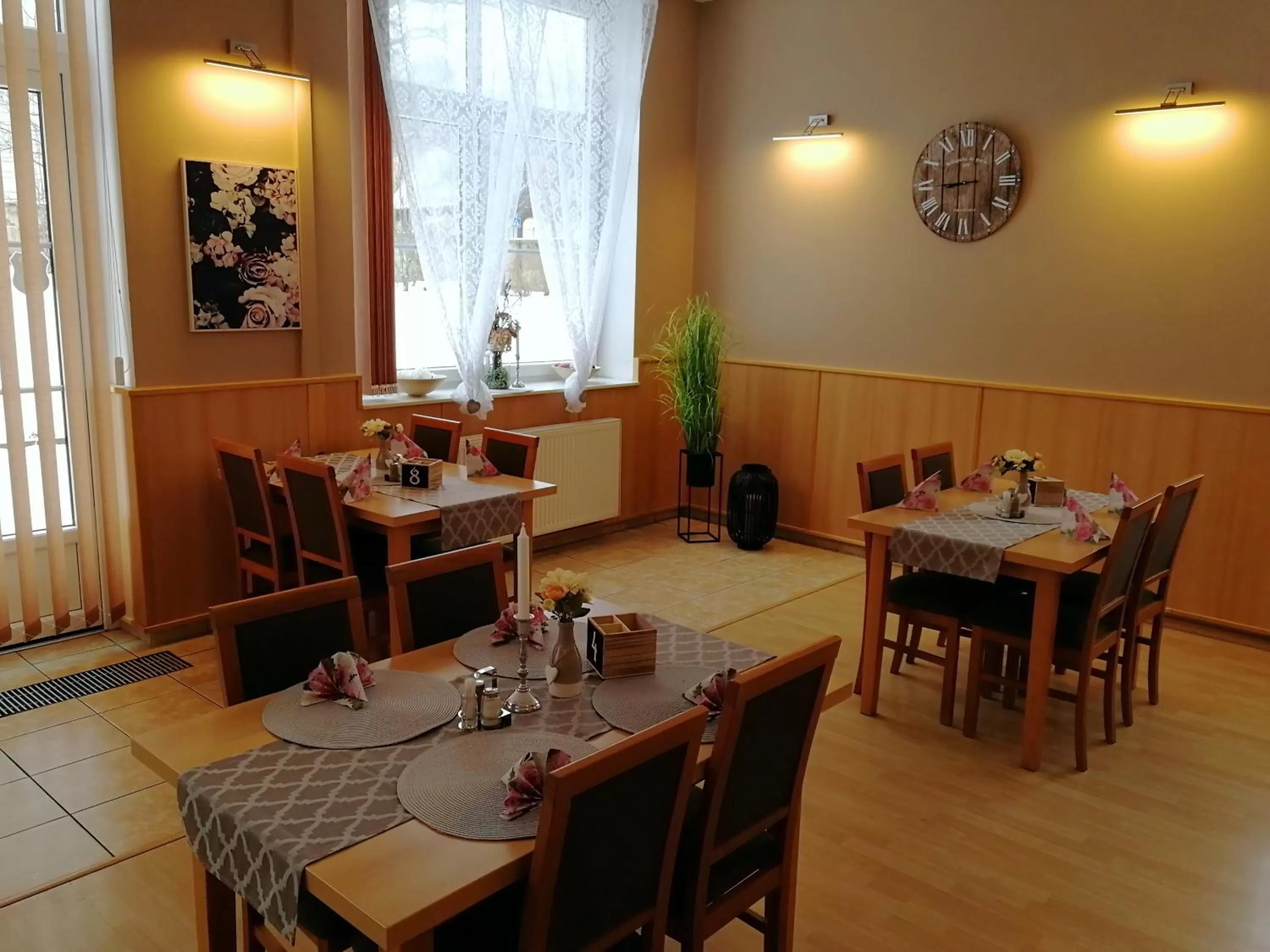 Restaurant/places to eat in Vzdělávací Středisko a Hotel