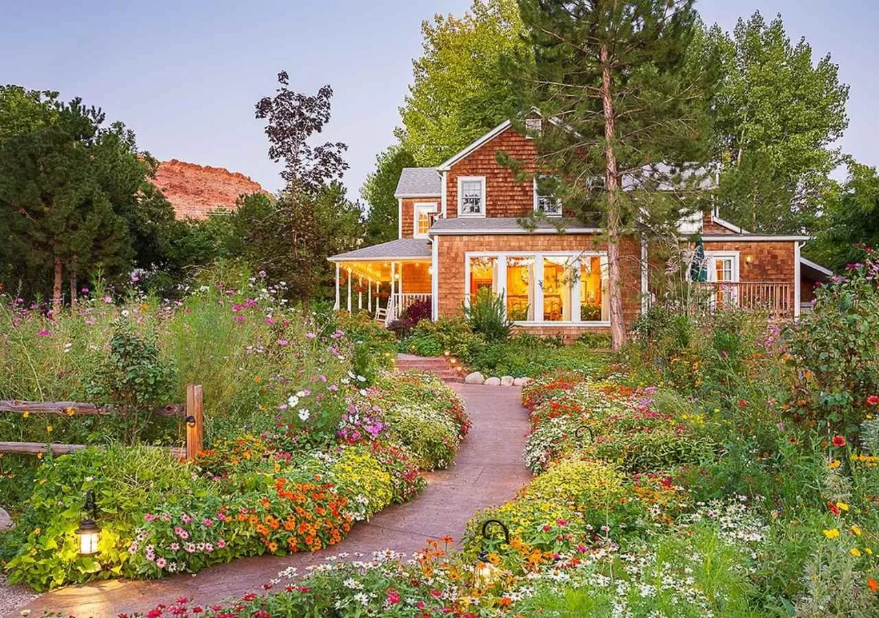 Facade/entrance, Property Building in Sunflower Hill Inn