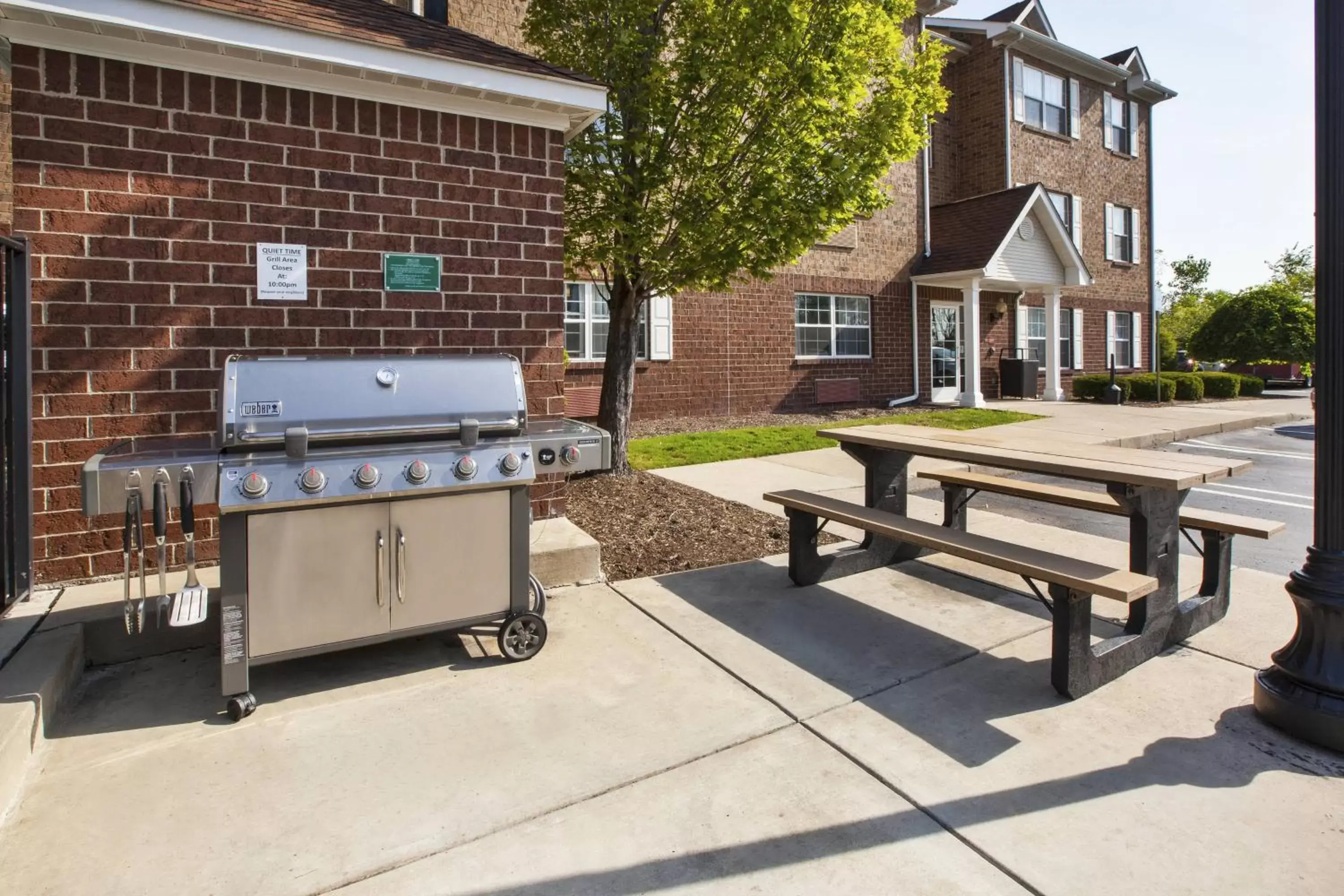 Restaurant/places to eat, BBQ Facilities in TownePlace Suites Detroit Sterling Heights