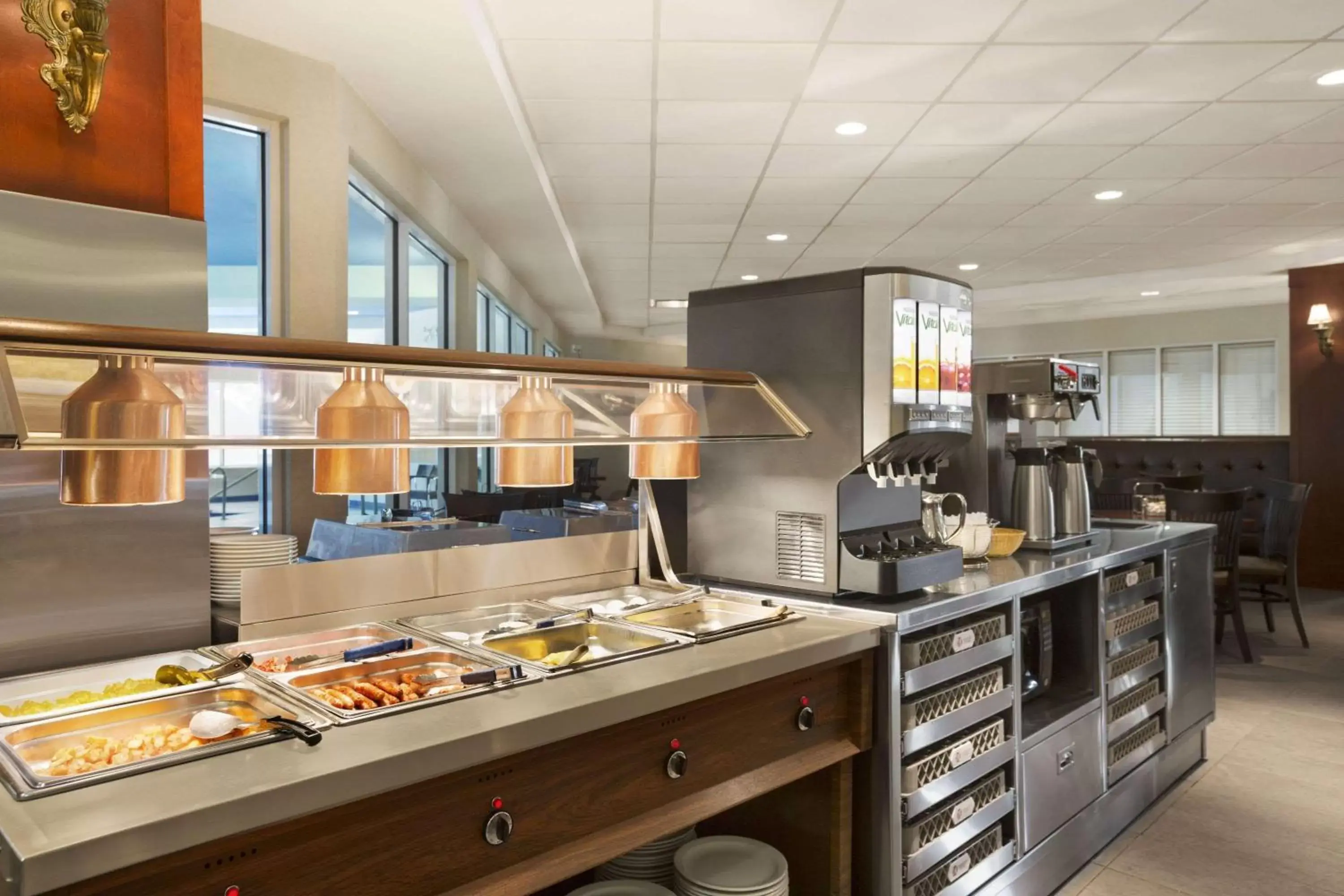 Restaurant/places to eat, Kitchen/Kitchenette in Travelodge by Wyndham Strathmore
