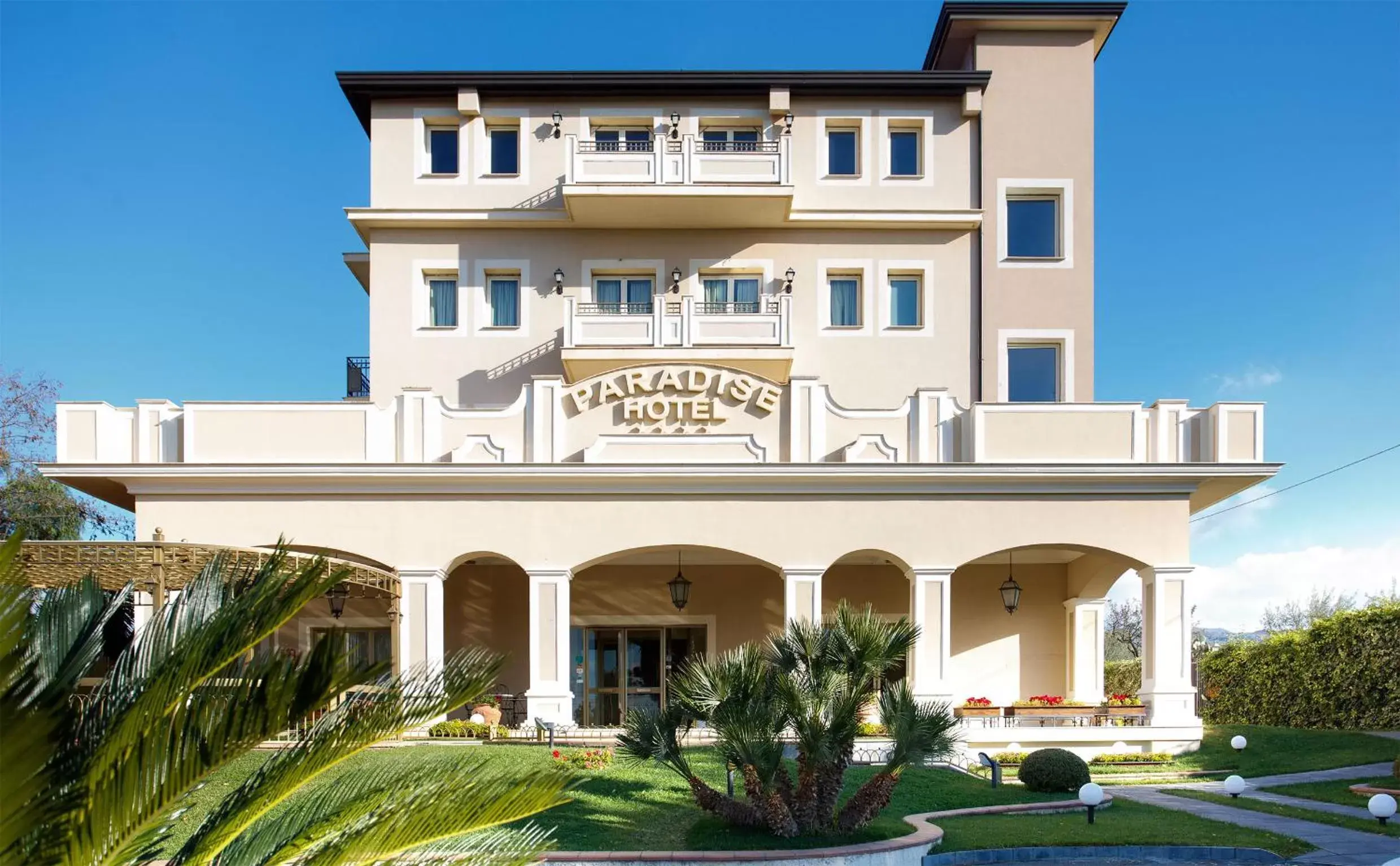 Facade/entrance, Property Building in Hotel Ristorante Paradise