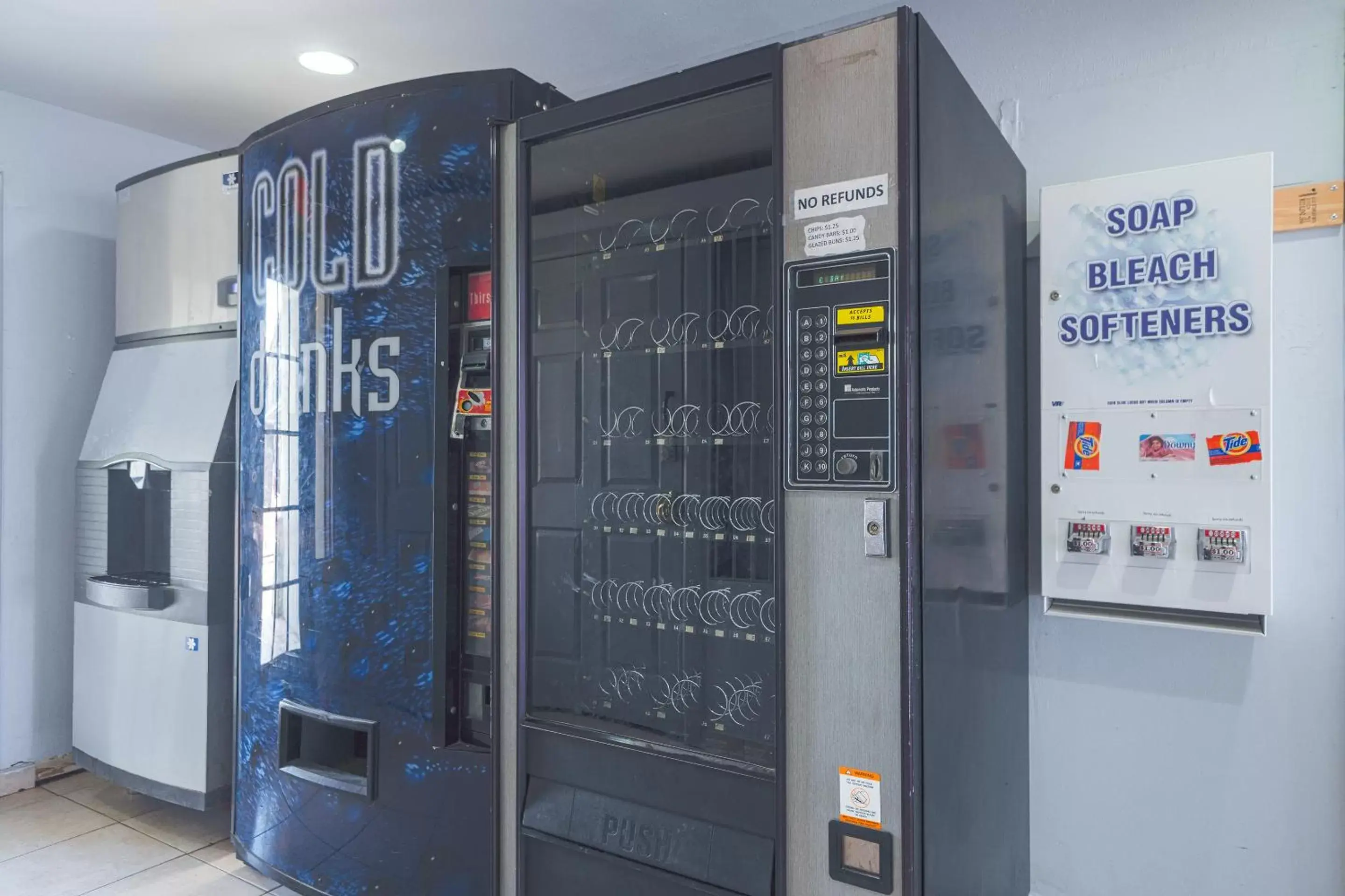 vending machine in OYO Hotel Midland