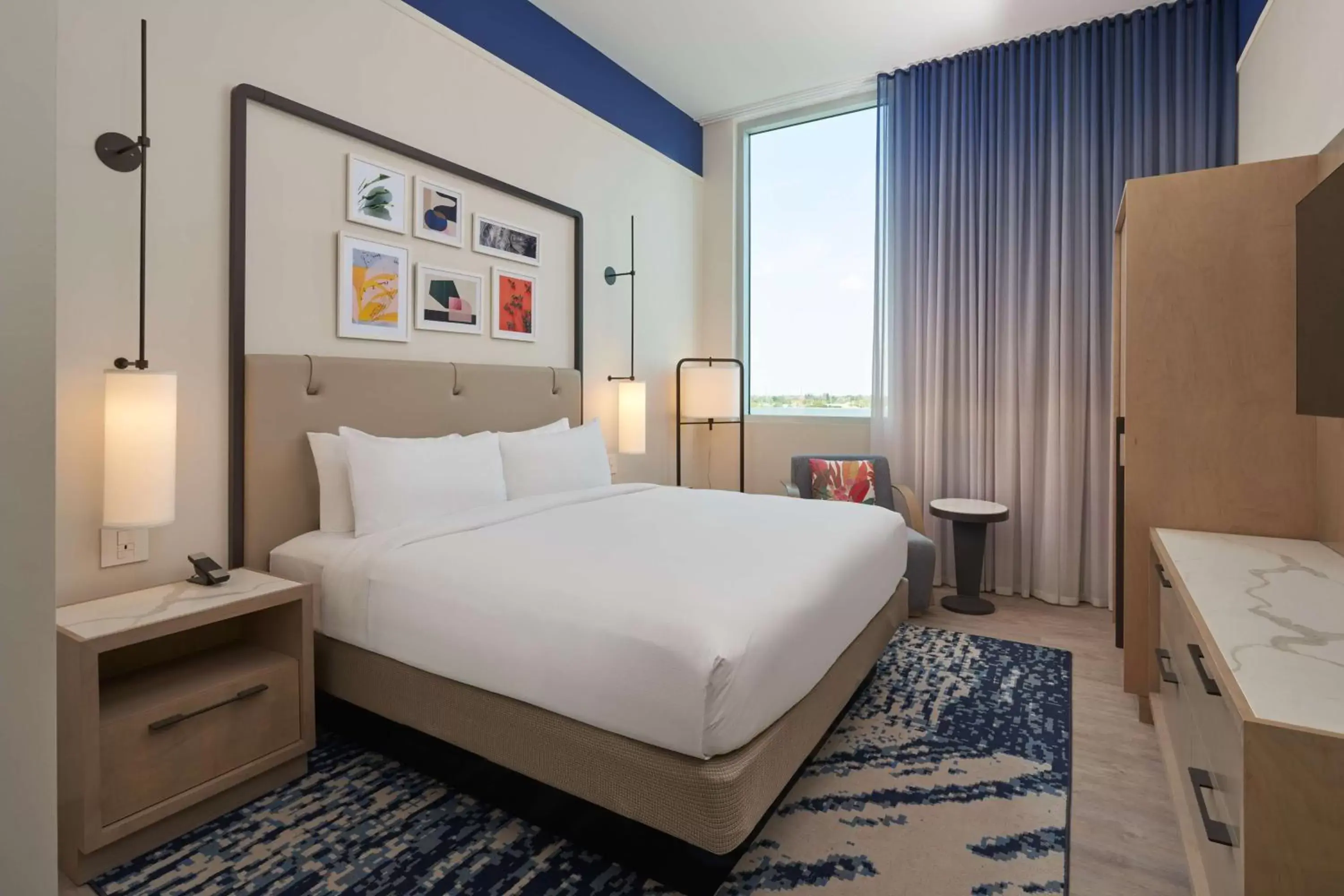 Bedroom, Bed in SERENA Hotel Aventura Miami, Tapestry Collection by Hilton