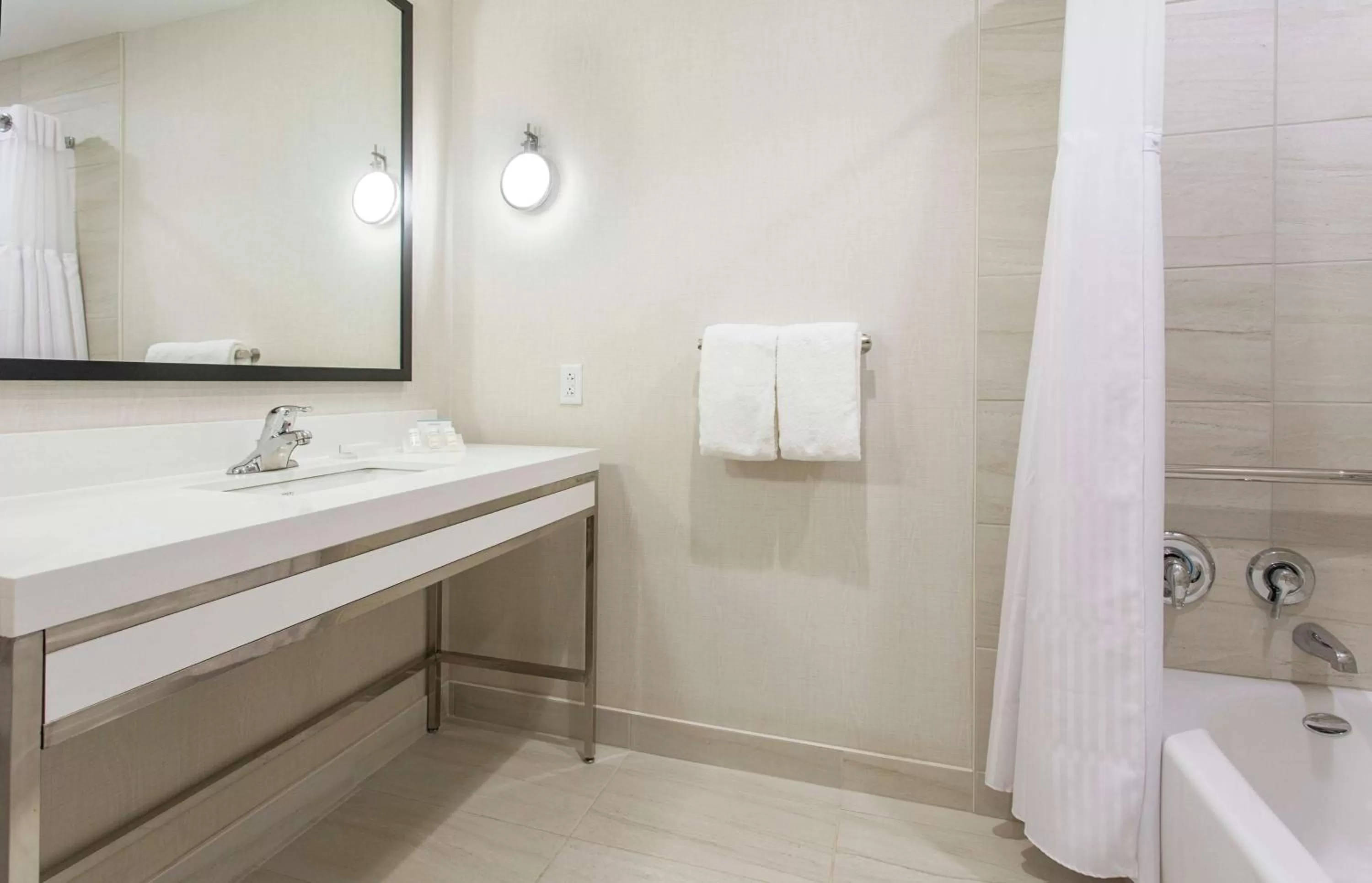 Bathroom in Hilton Garden Inn Rochester - University & Medical Center