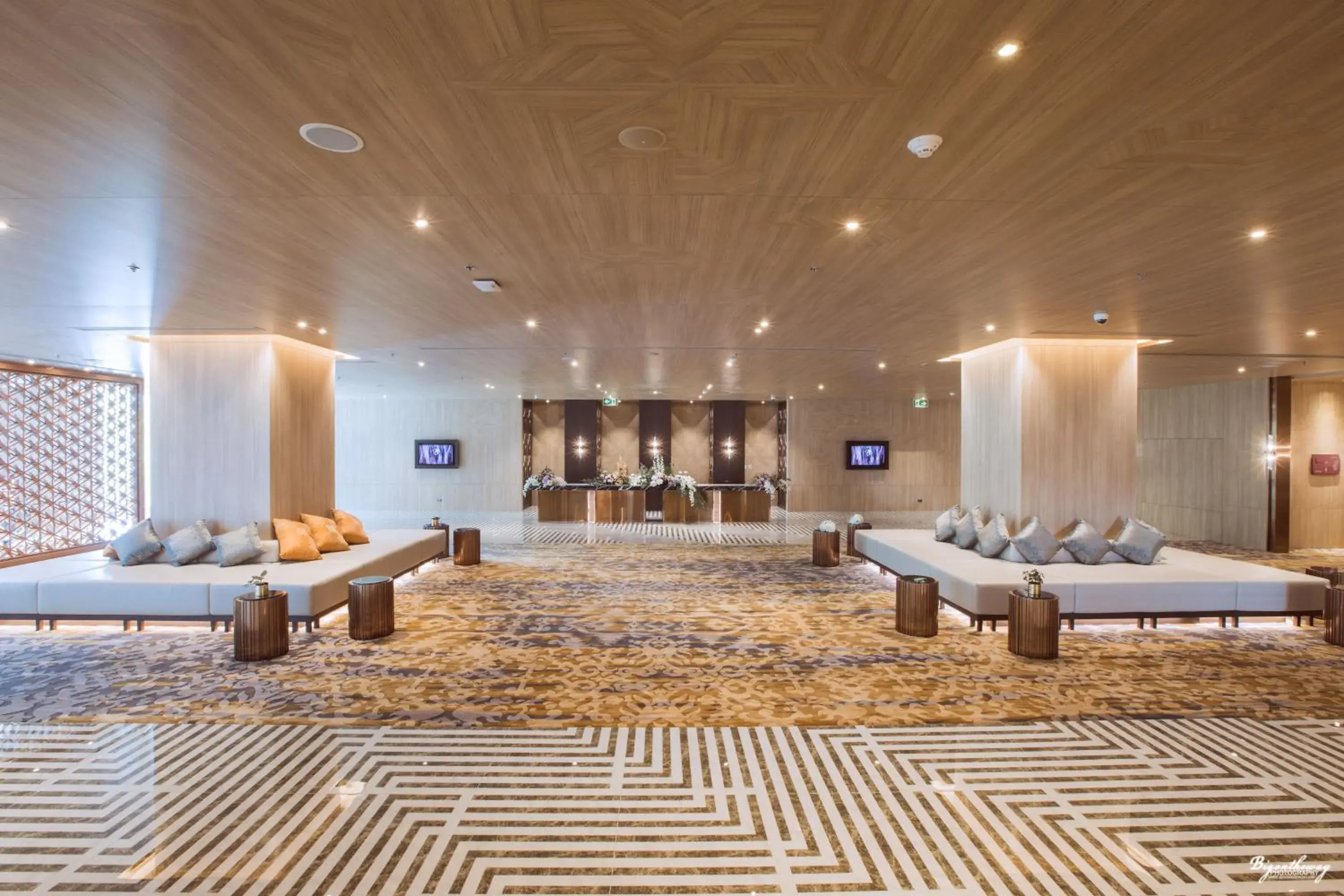 Lobby or reception in Grand Richmond Stylish Convention Hotel