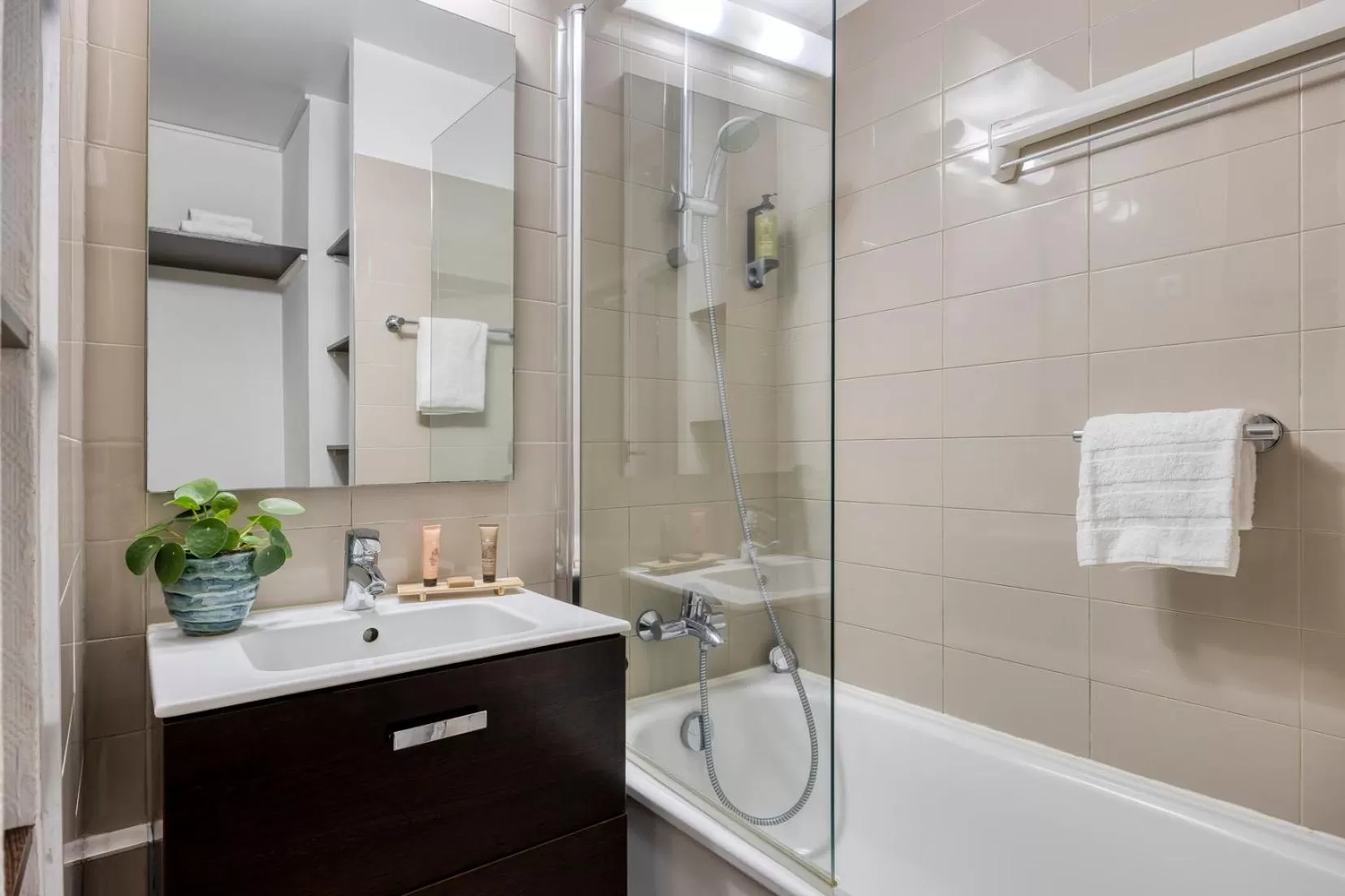 Bathroom in Citadines Sainte-Catherine Brussels