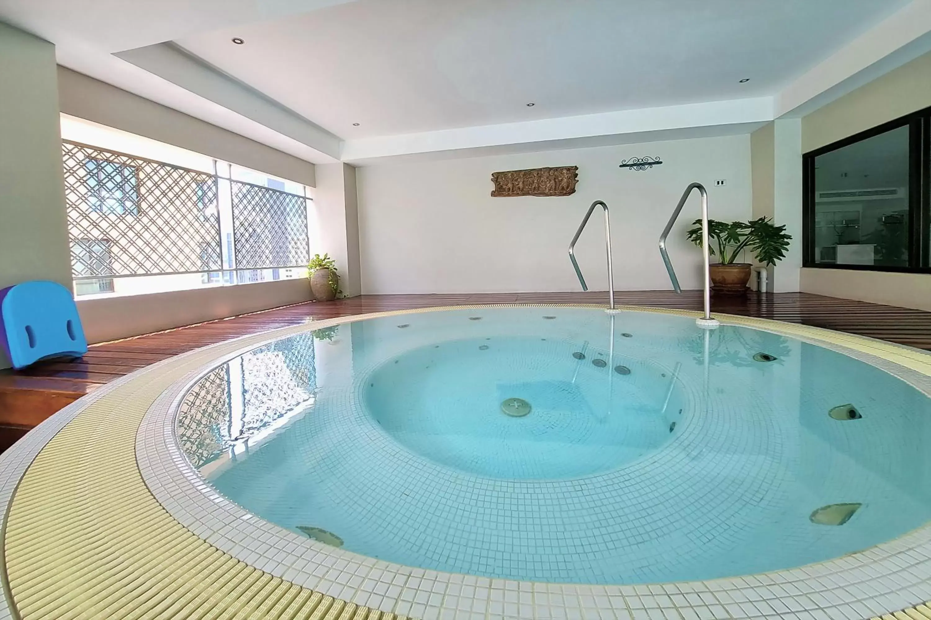 Hot Tub, Swimming Pool in Cape House Langsuan Hotel
