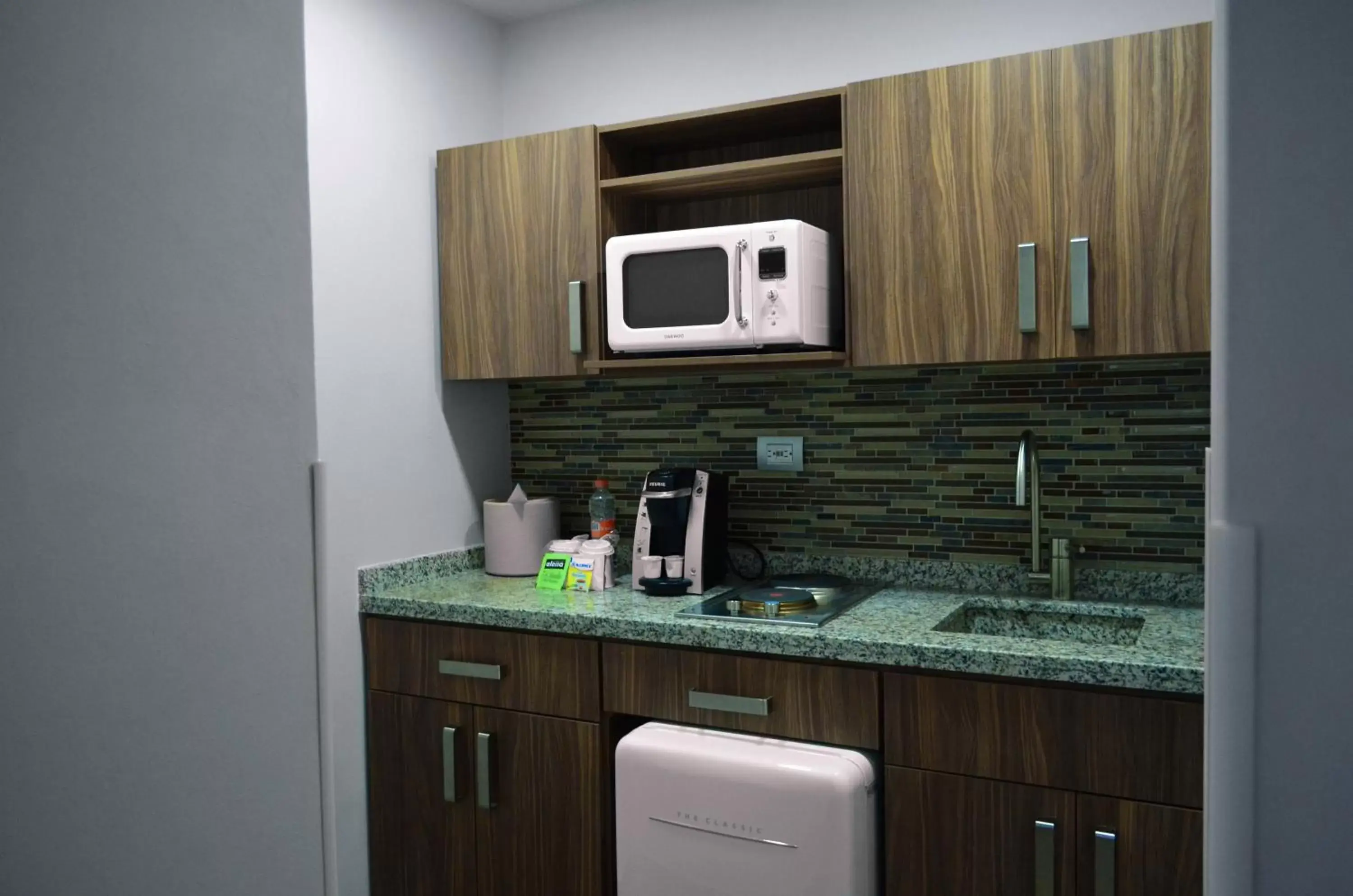 Photo of the whole room, Kitchen/Kitchenette in Holiday Inn Express & Suites - Ciudad Obregon, an IHG Hotel