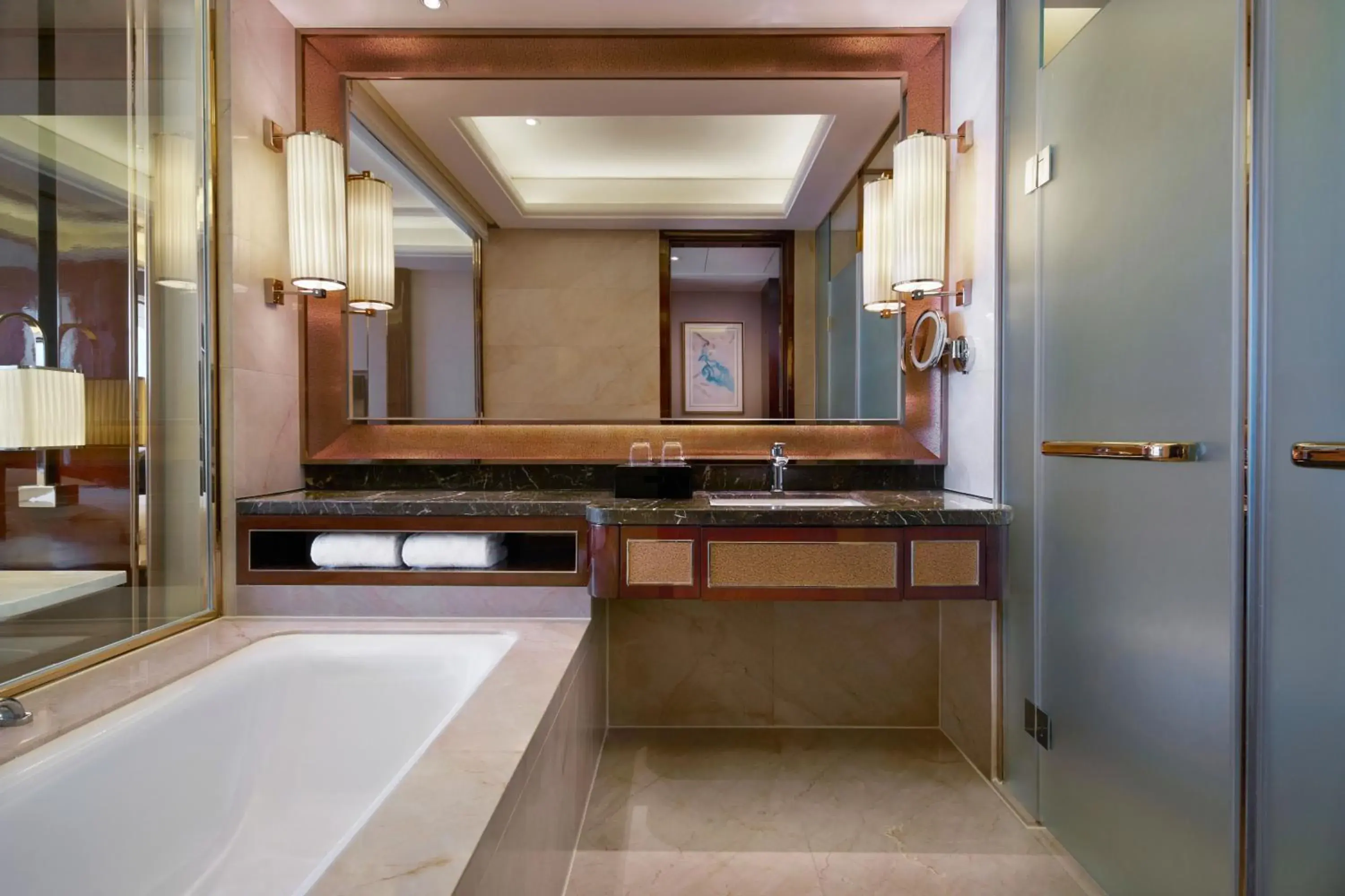 Bathroom in Sheraton Grand Zhengzhou Hotel