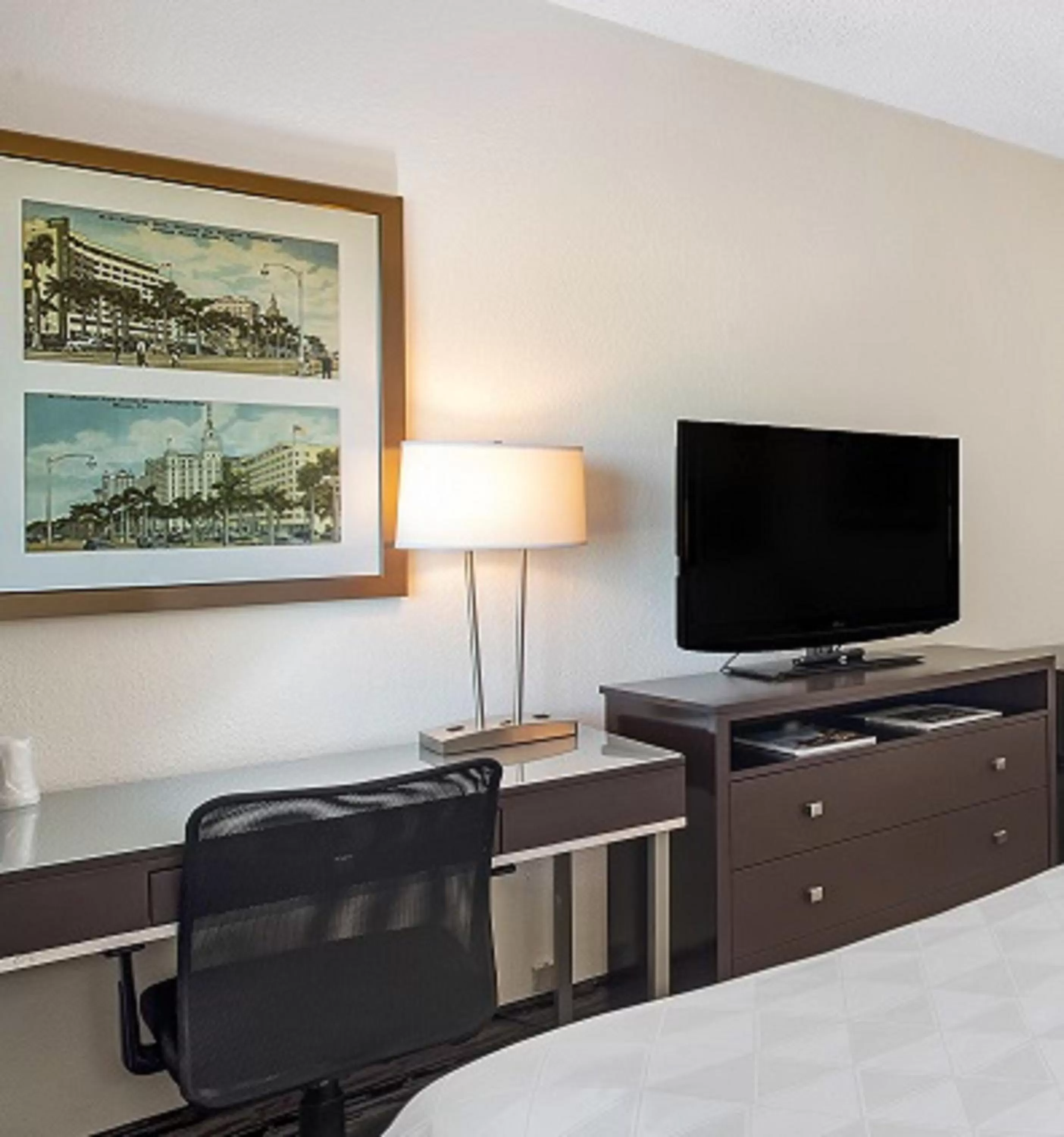 TV and multimedia, Bed in Holiday Inn Hotel Port of Miami-Downtown by IHG
