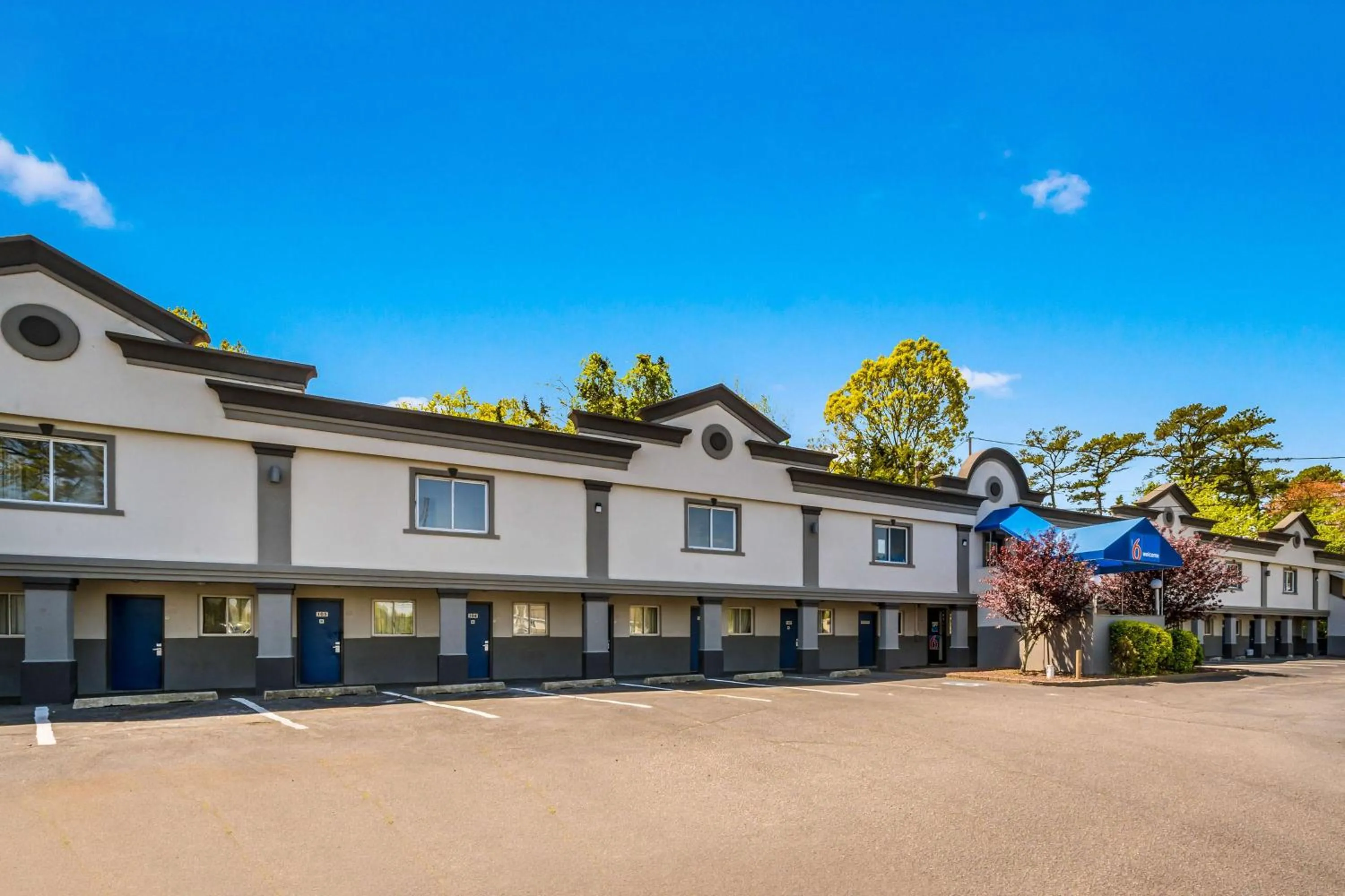 Property building in Motel 6-Toms River, NJ