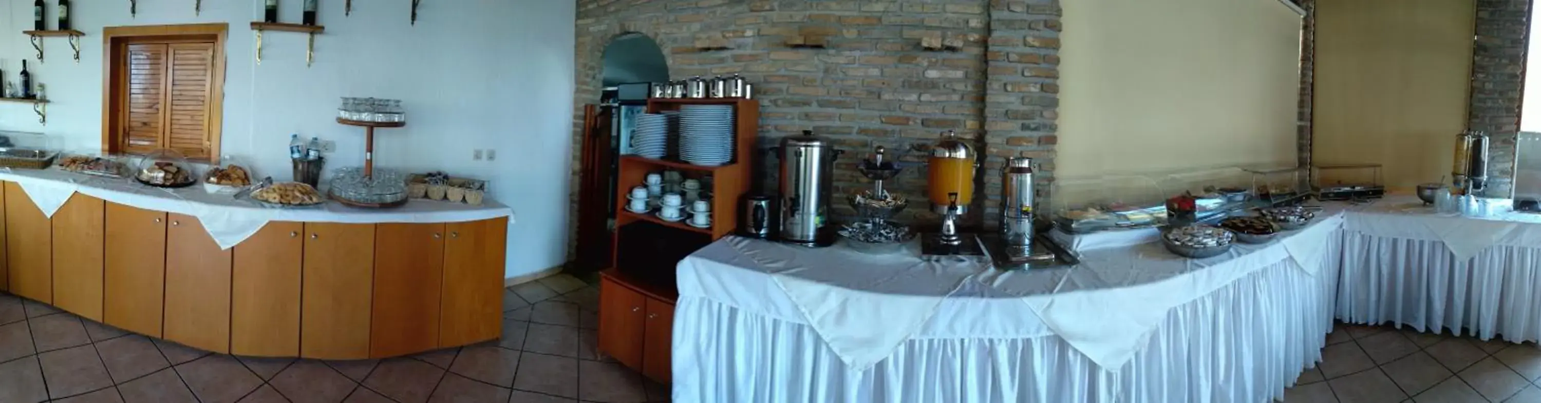 Breakfast, Kitchen/Kitchenette in Hotel Oasis