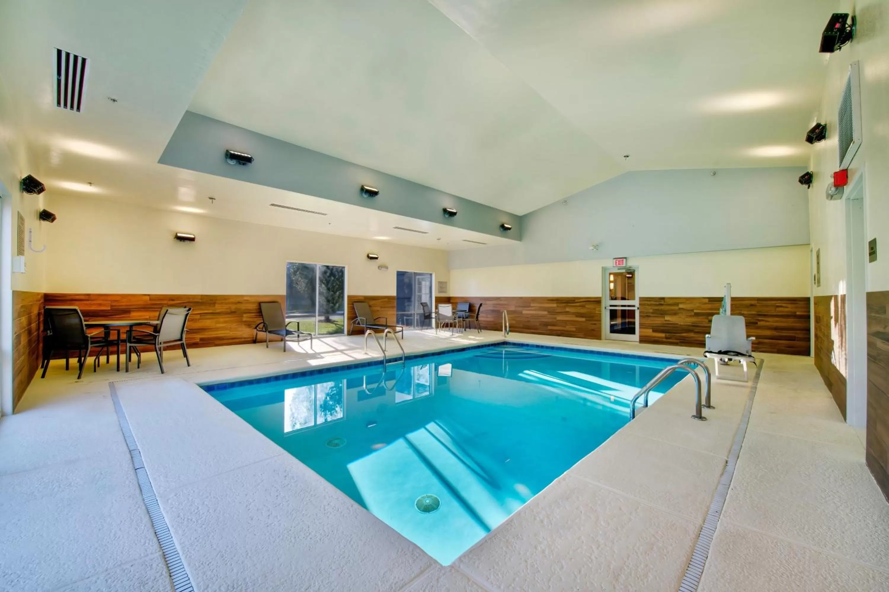 Swimming pool in Fairfield Inn & Suites by Marriott Cortland