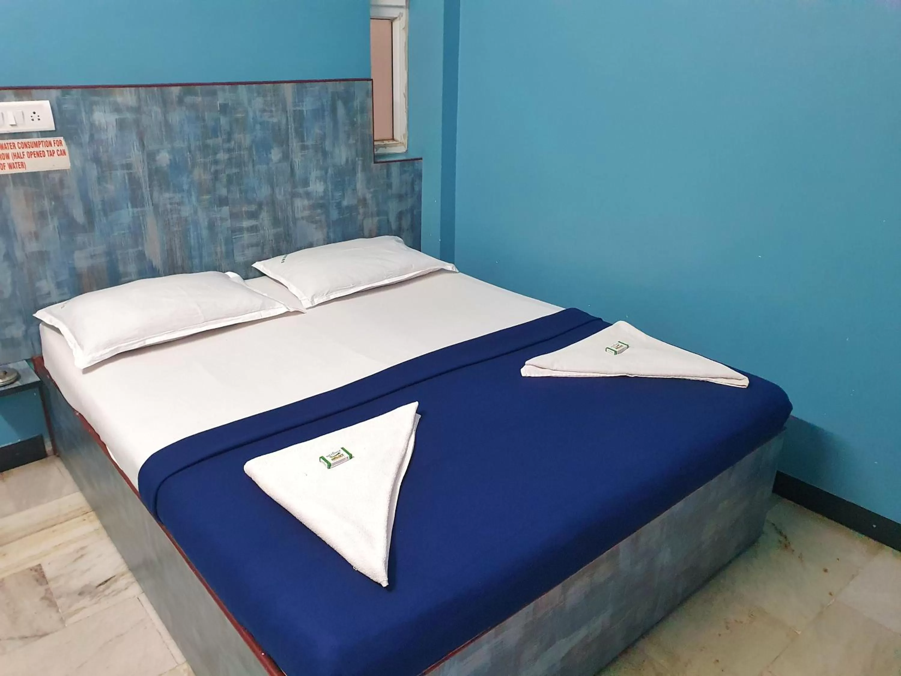 Bed in SM MANSION near Harbour & High court