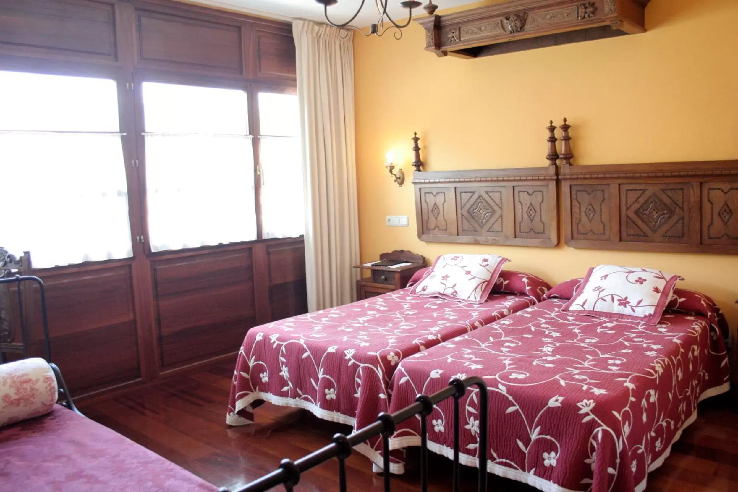 Photo of the whole room, Bed in Hotel Casa Vieja del Sastre