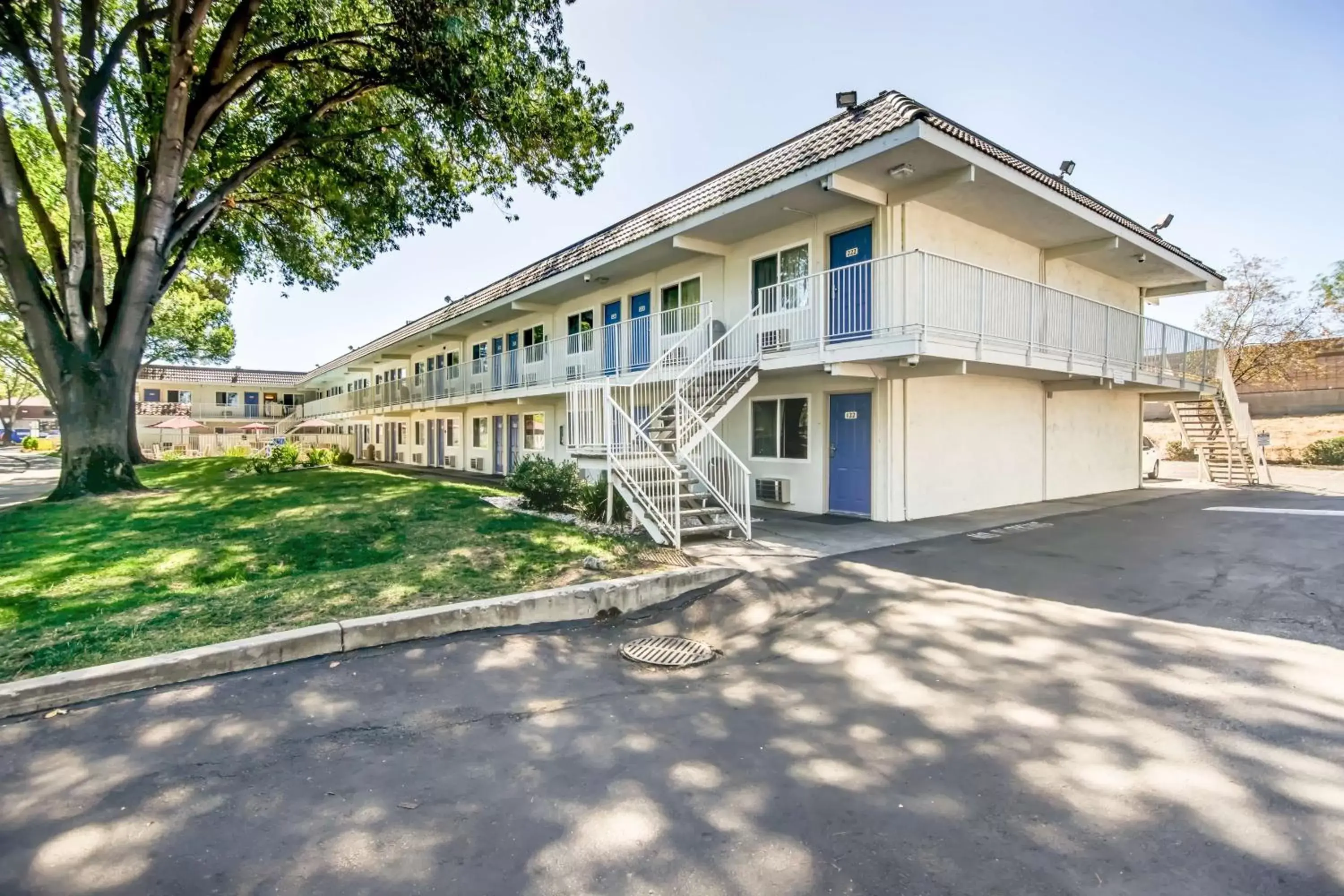 Property building, Garden in Motel 6-Stockton, CA - North