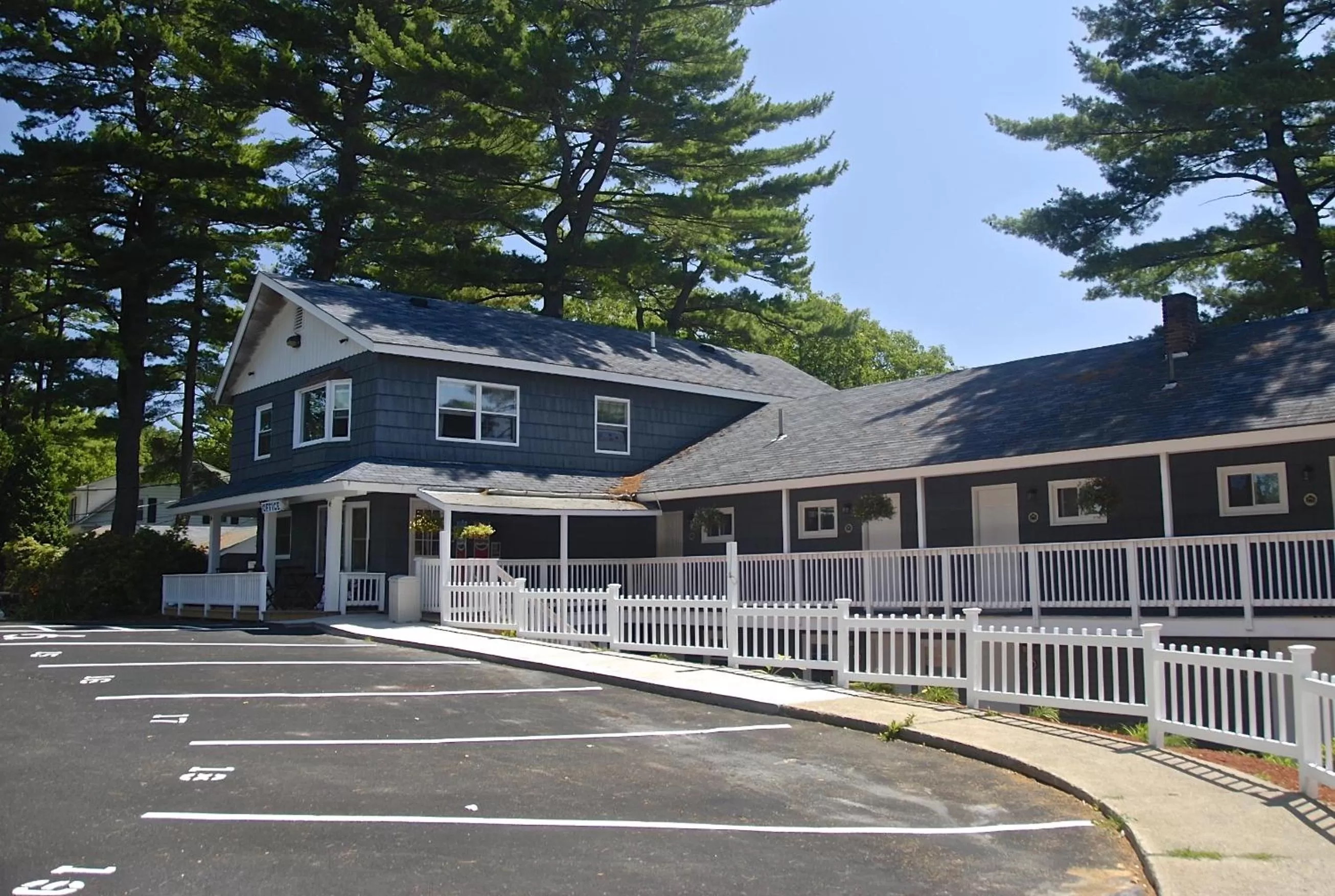 Facade/entrance in Kittery Inn & Suites