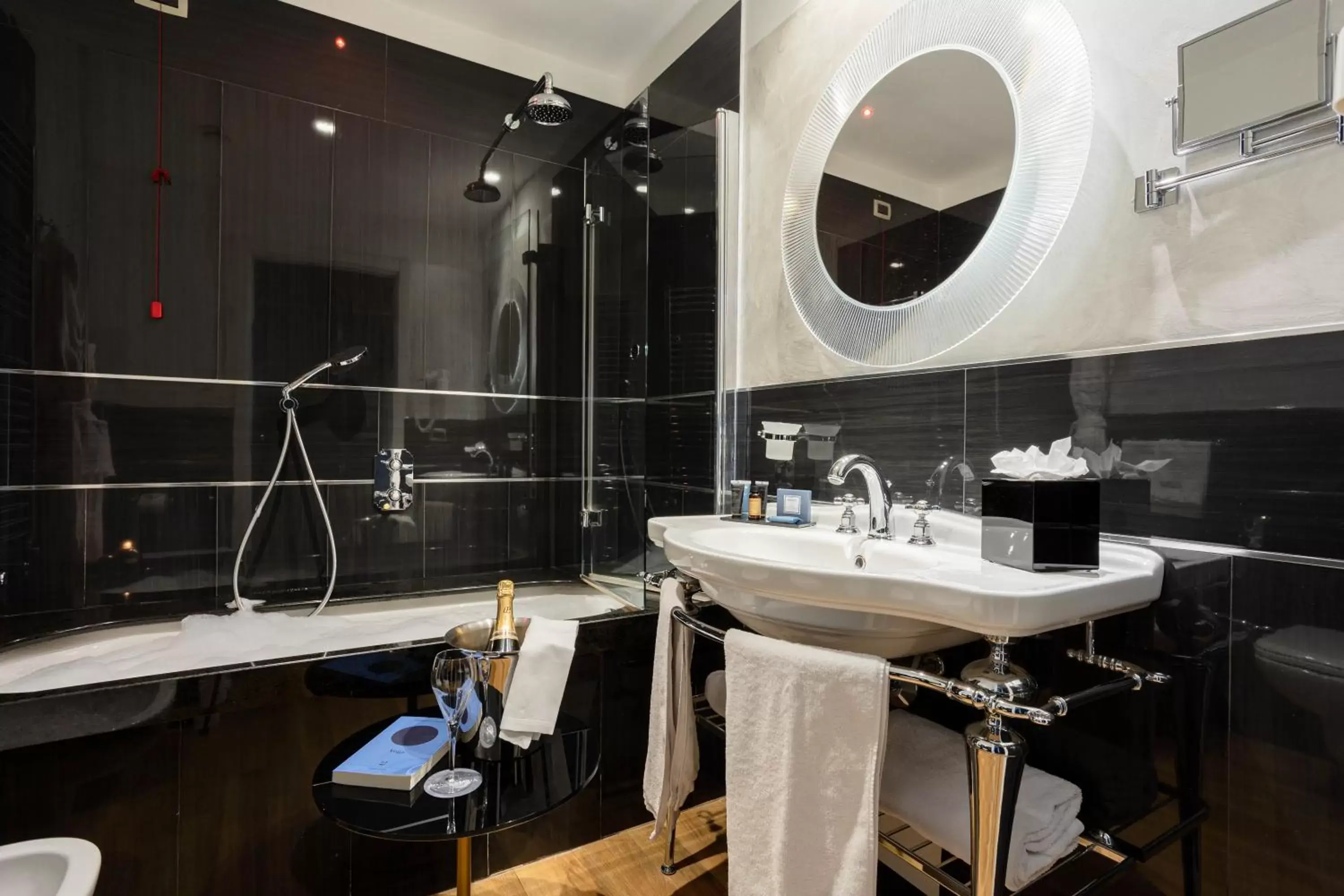 Bath, Bathroom in Bianca Maria Palace Hotel City Center