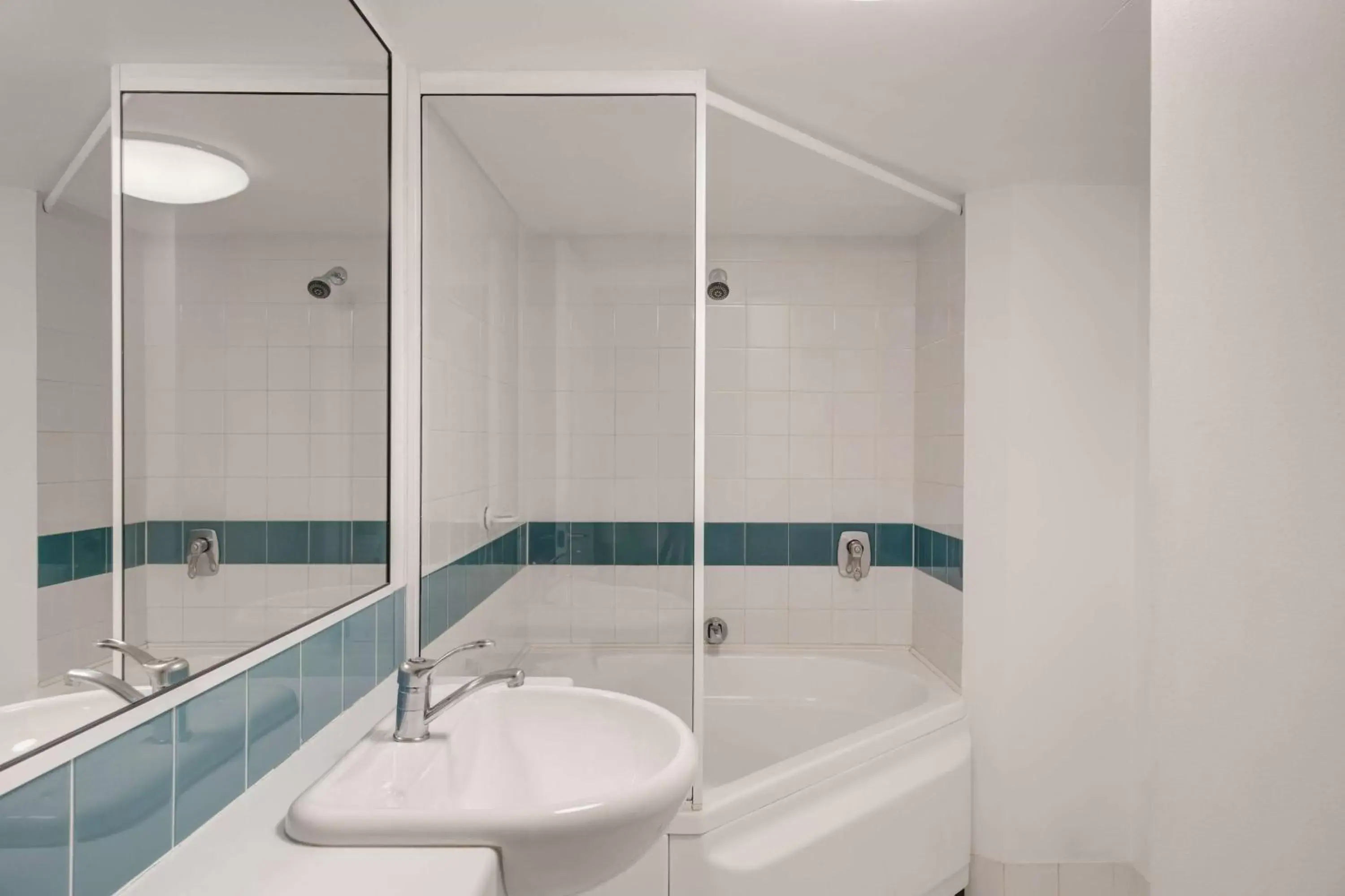 Bathroom in Adina Serviced Apartments Canberra James Court