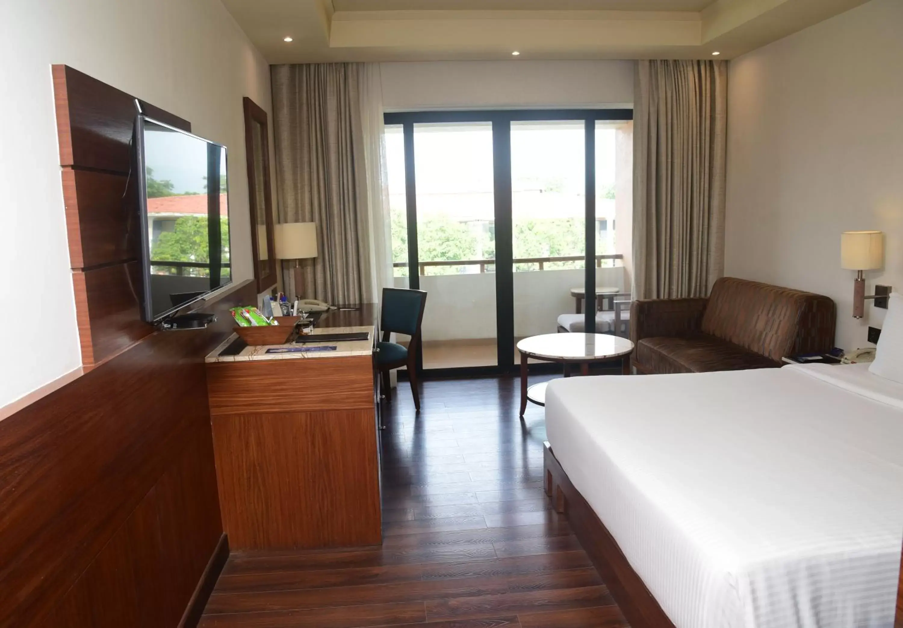 Bed in Radisson Blu Resort & Spa Alibaug