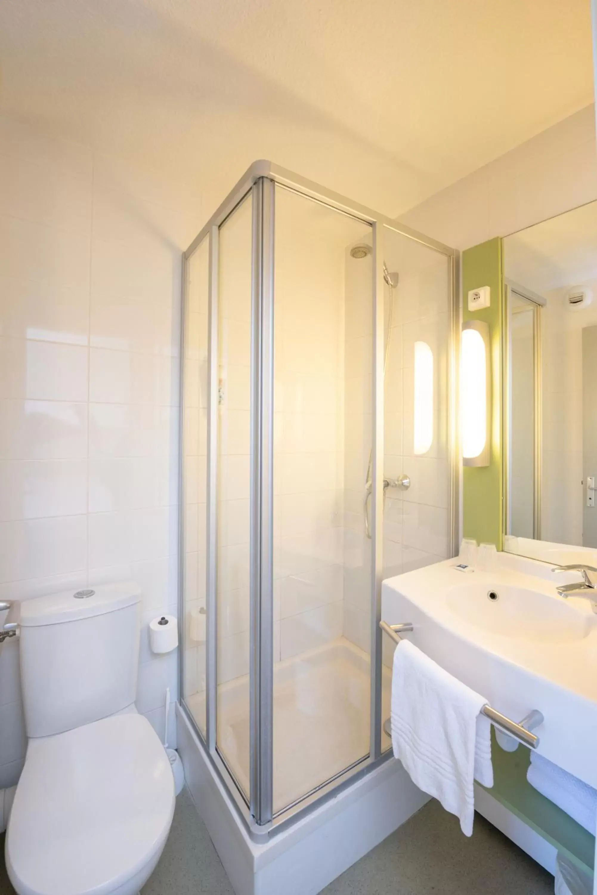 Shower, Bathroom in ibis Budget Mâcon Sud