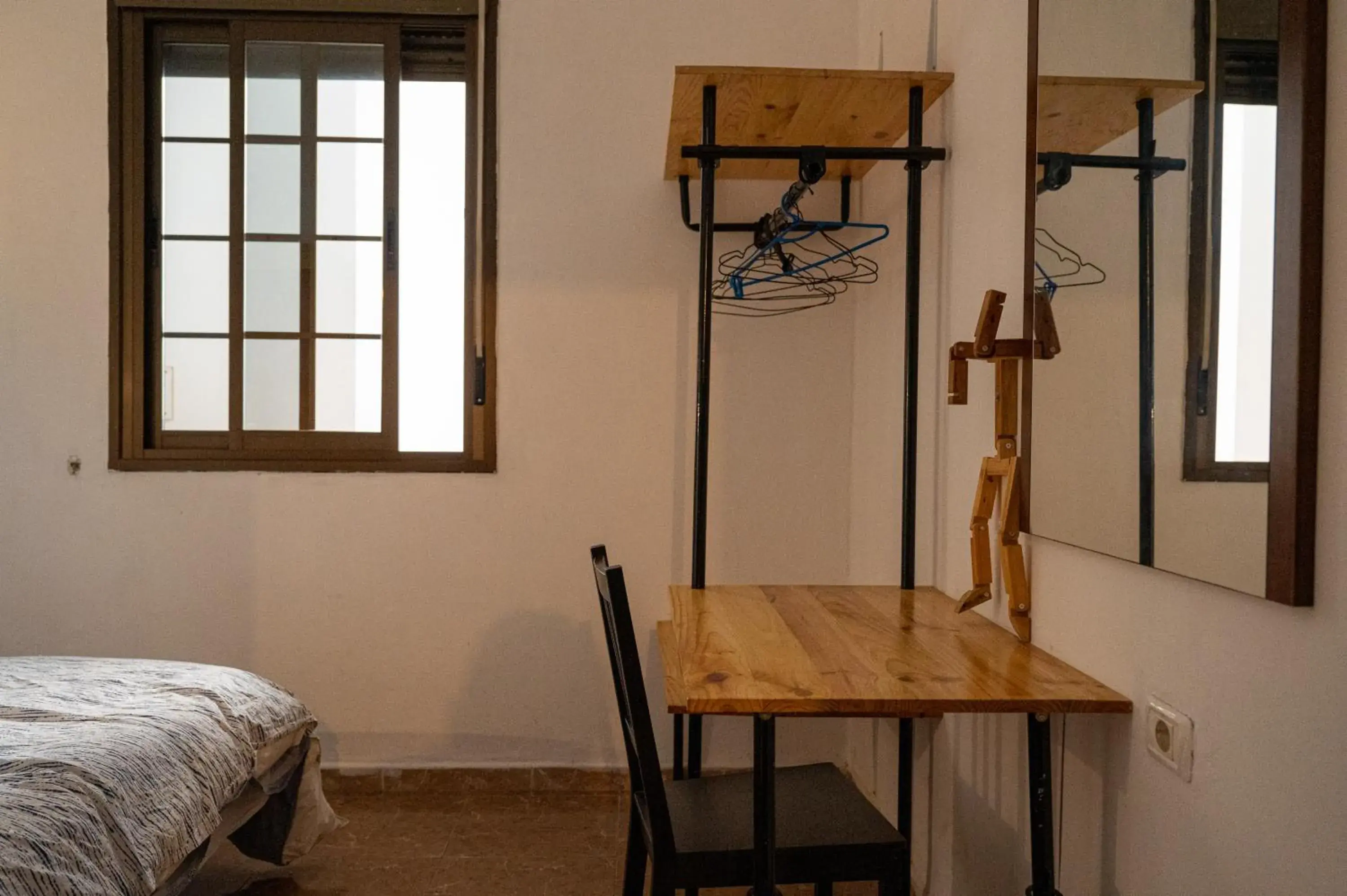 Bed, Dining Area in Drago Hostel