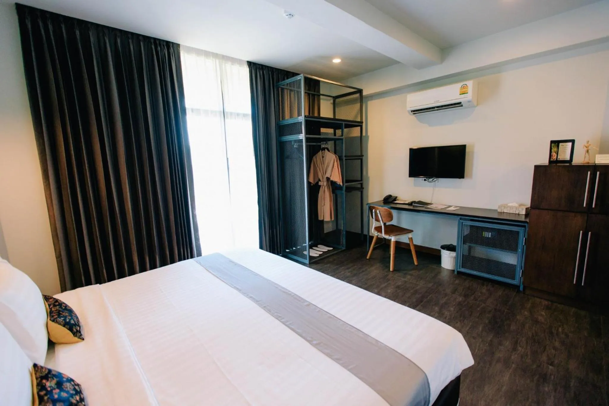 Photo of the whole room, Bed in Wealth Boutique Hotel Chiang Mai