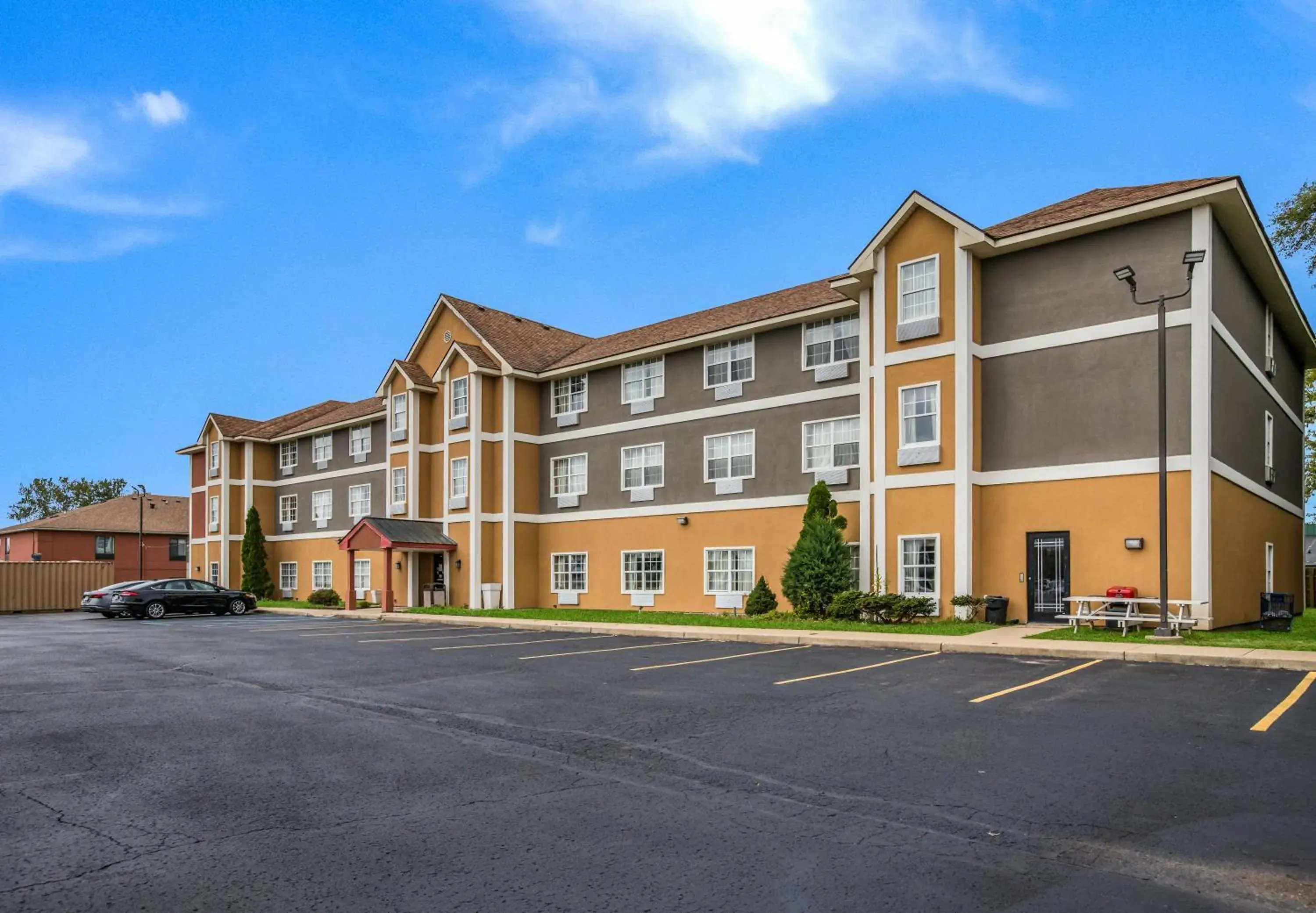 Property Building in Americas Best Value Inn Three Rivers