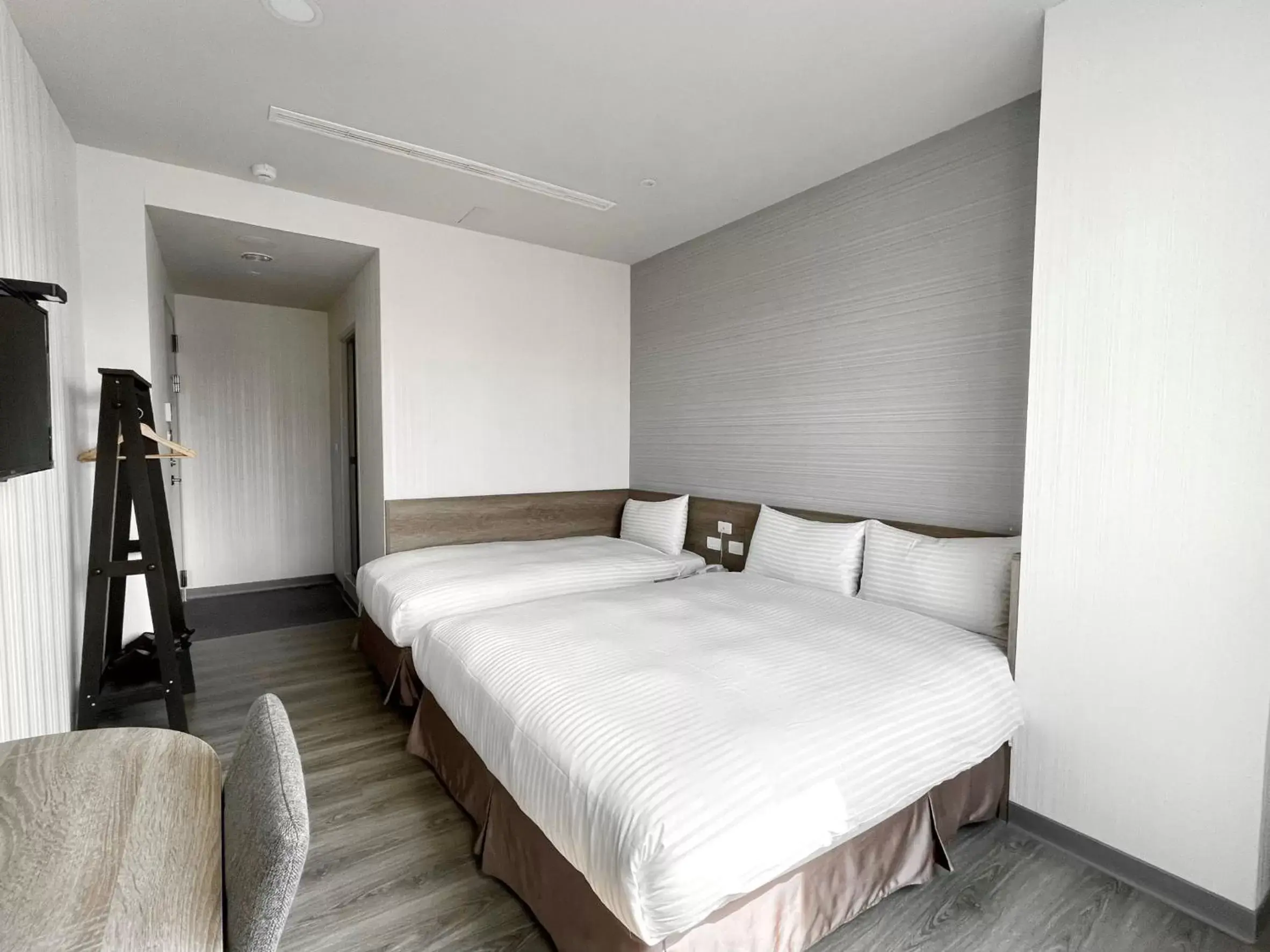 Photo of the whole room, Bed in Hotel Brown - Zhongzheng