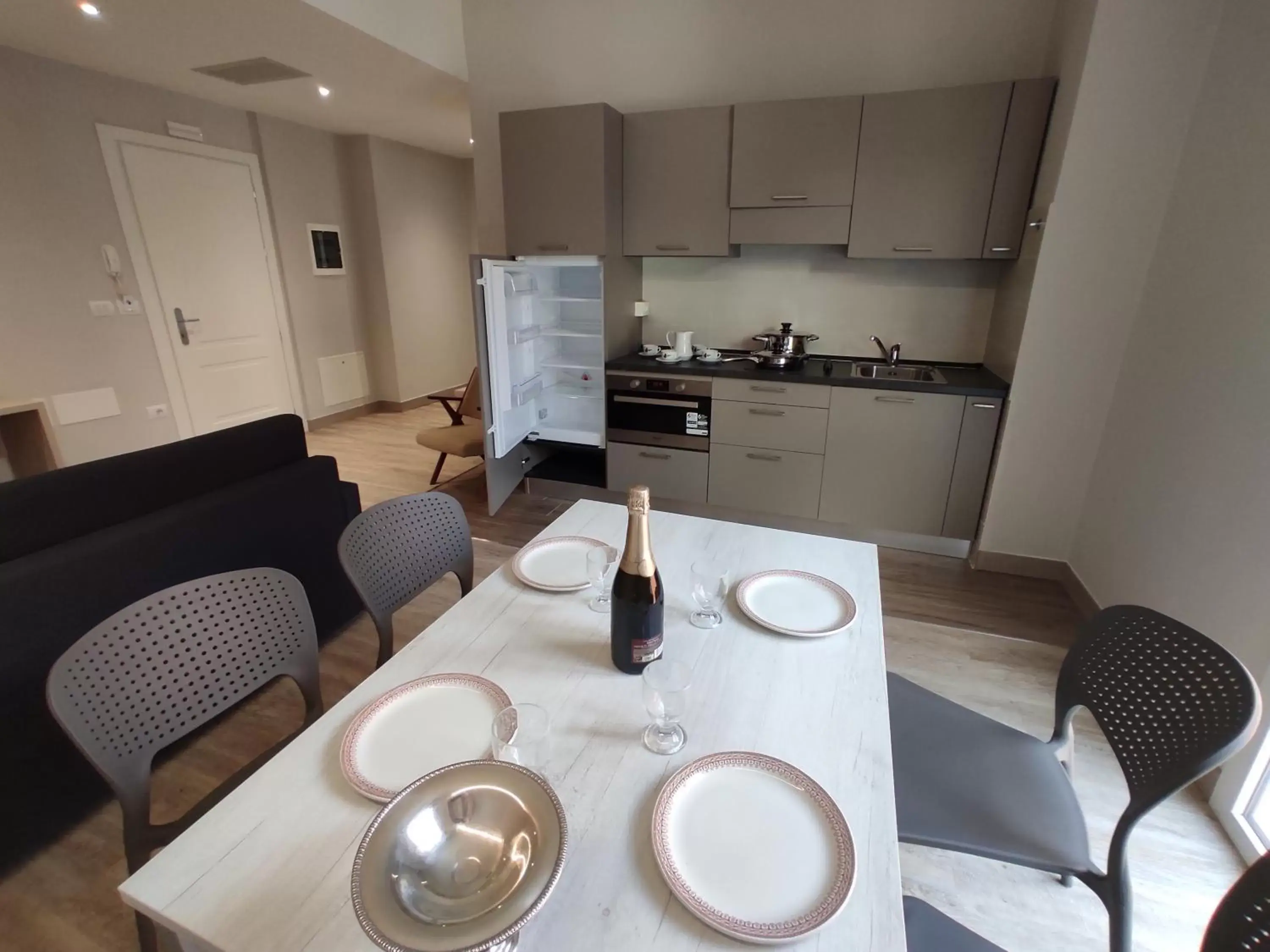 Dining Area in ALBA RESIDENCE