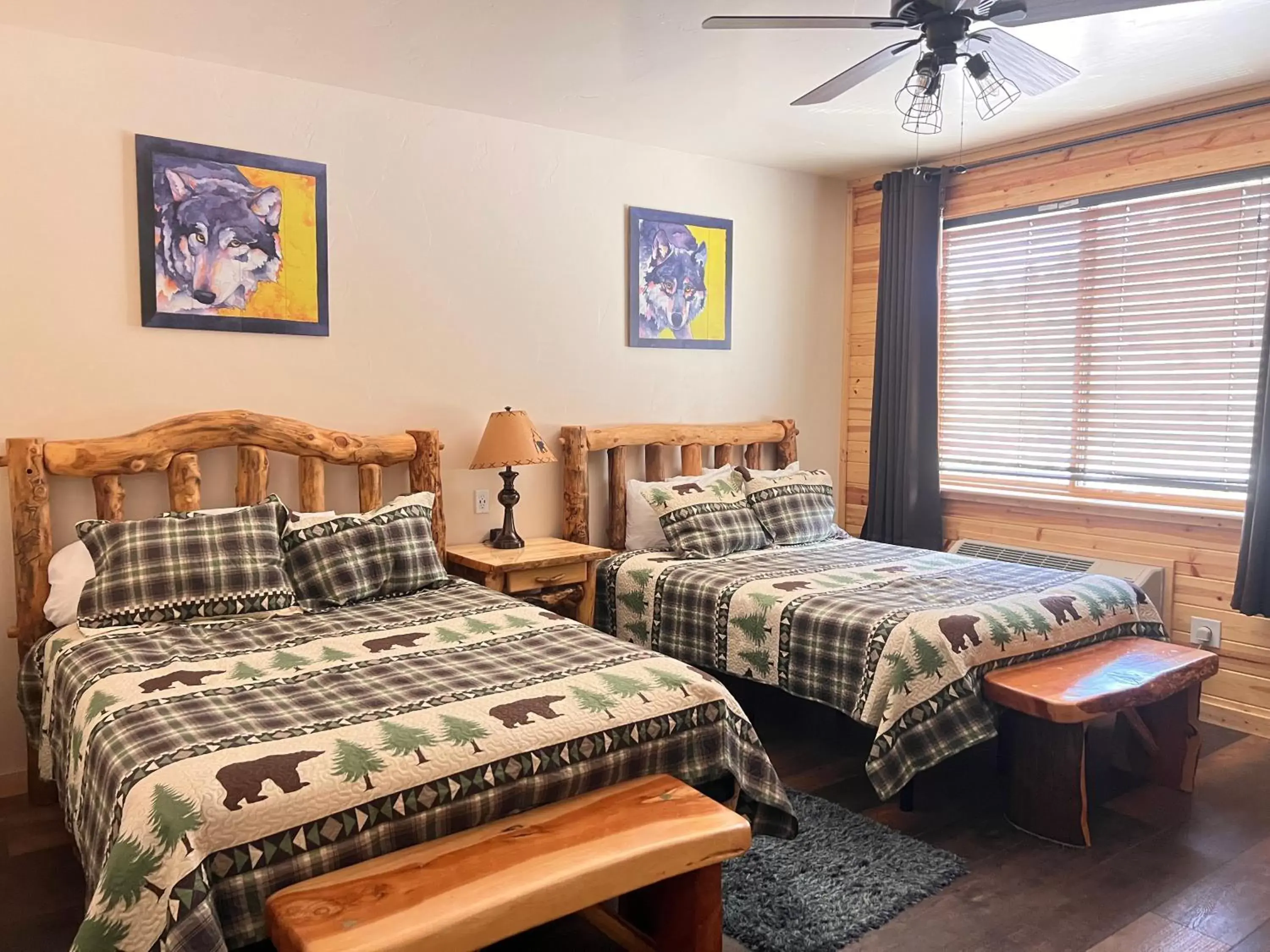 Bedroom, Bed in Gateway Inn