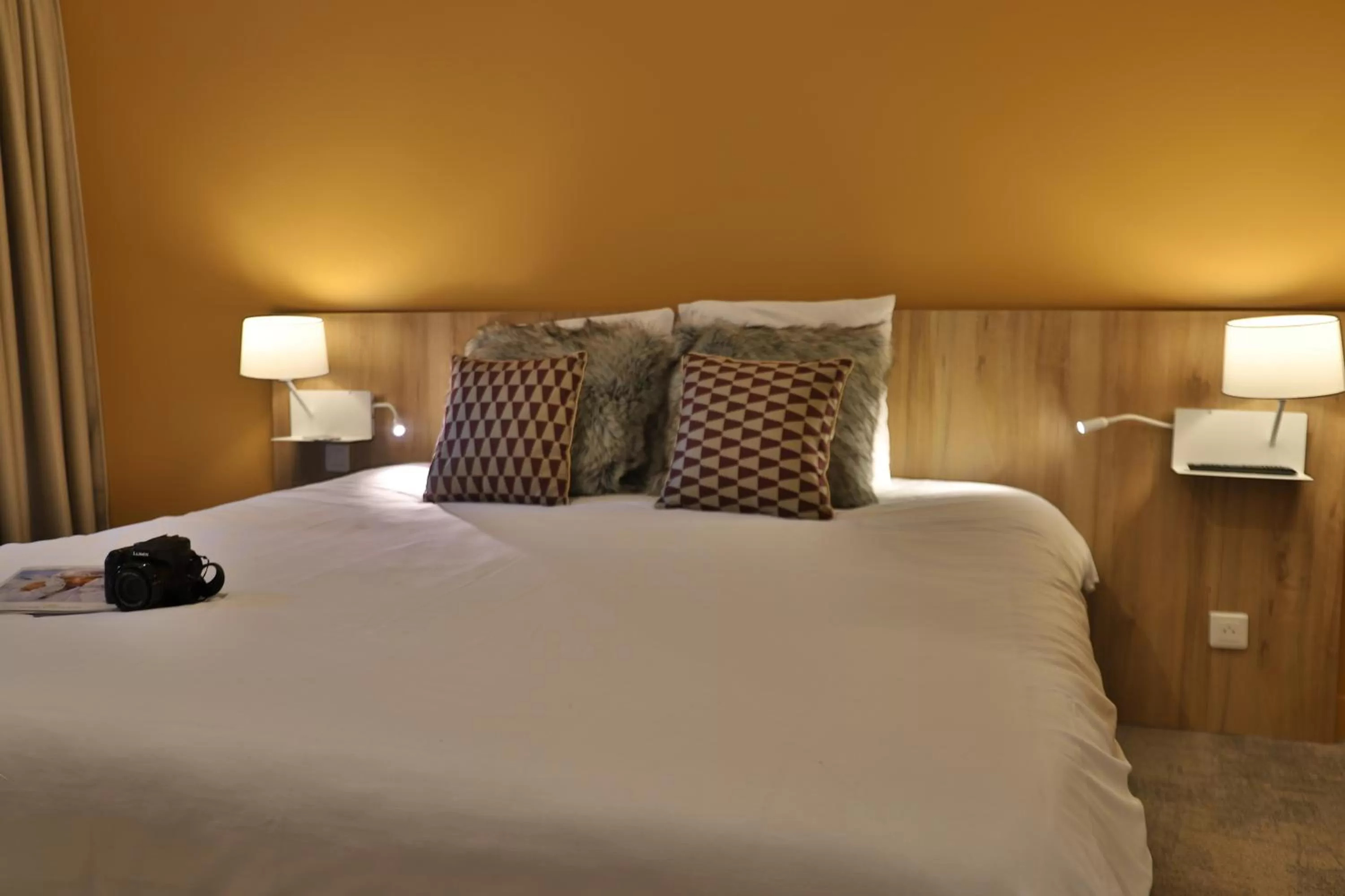 Bedroom, Bed in SOWELL HOTELS Mont Blanc et SPA